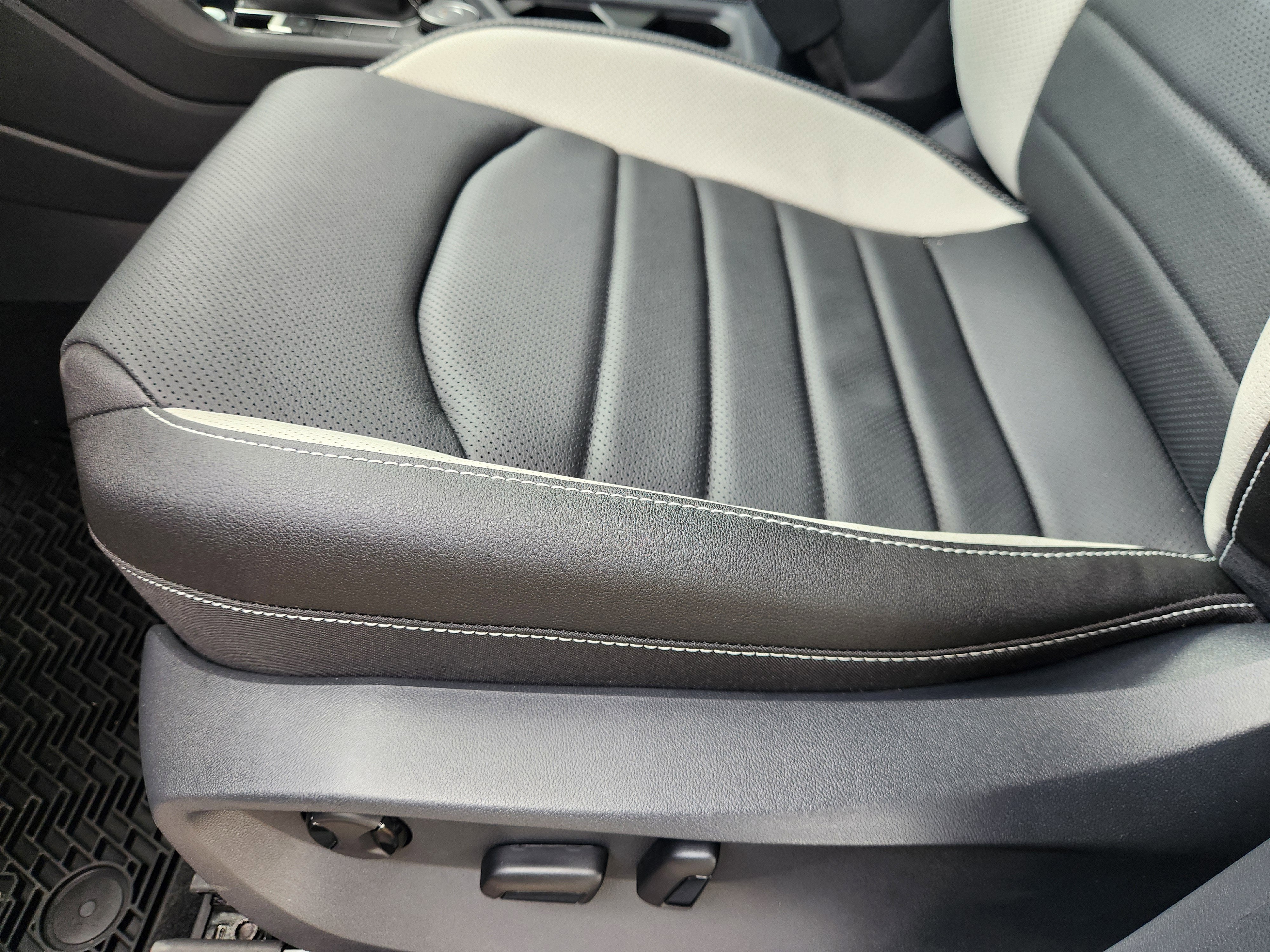 2026 Volkswagen Taos SEL