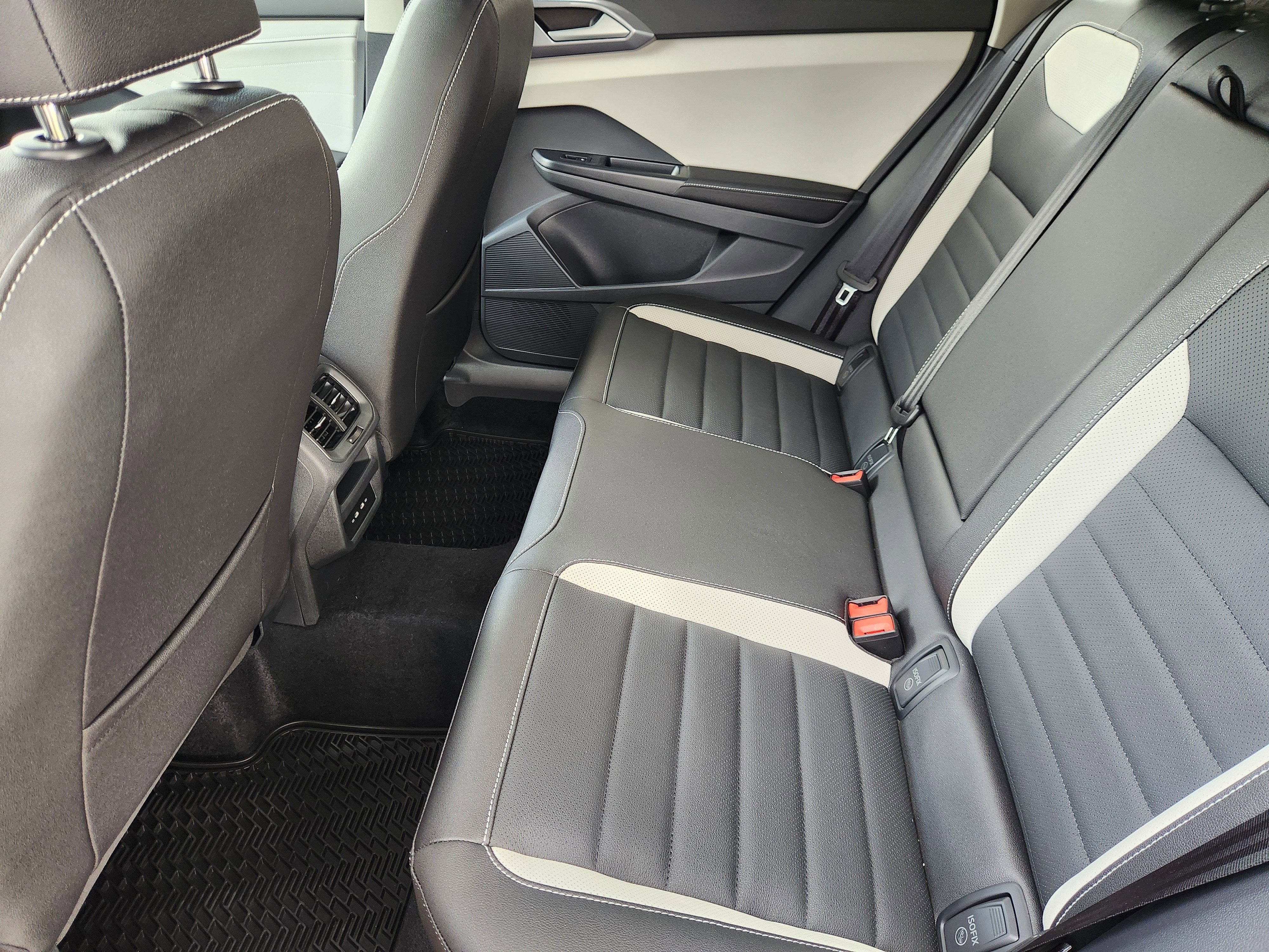 2026 Volkswagen Taos SEL