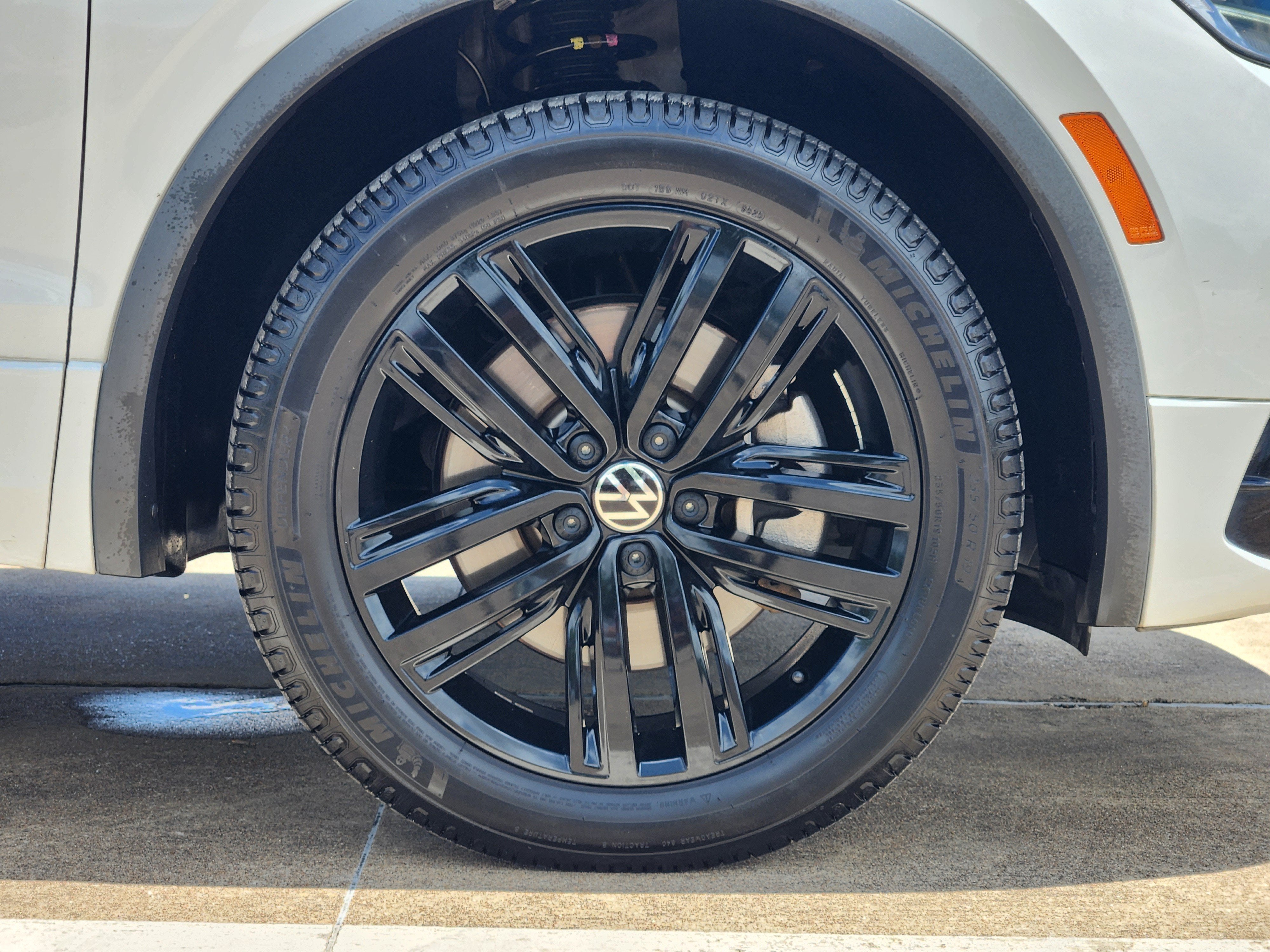 2022 Volkswagen Tiguan SE R-Line Black