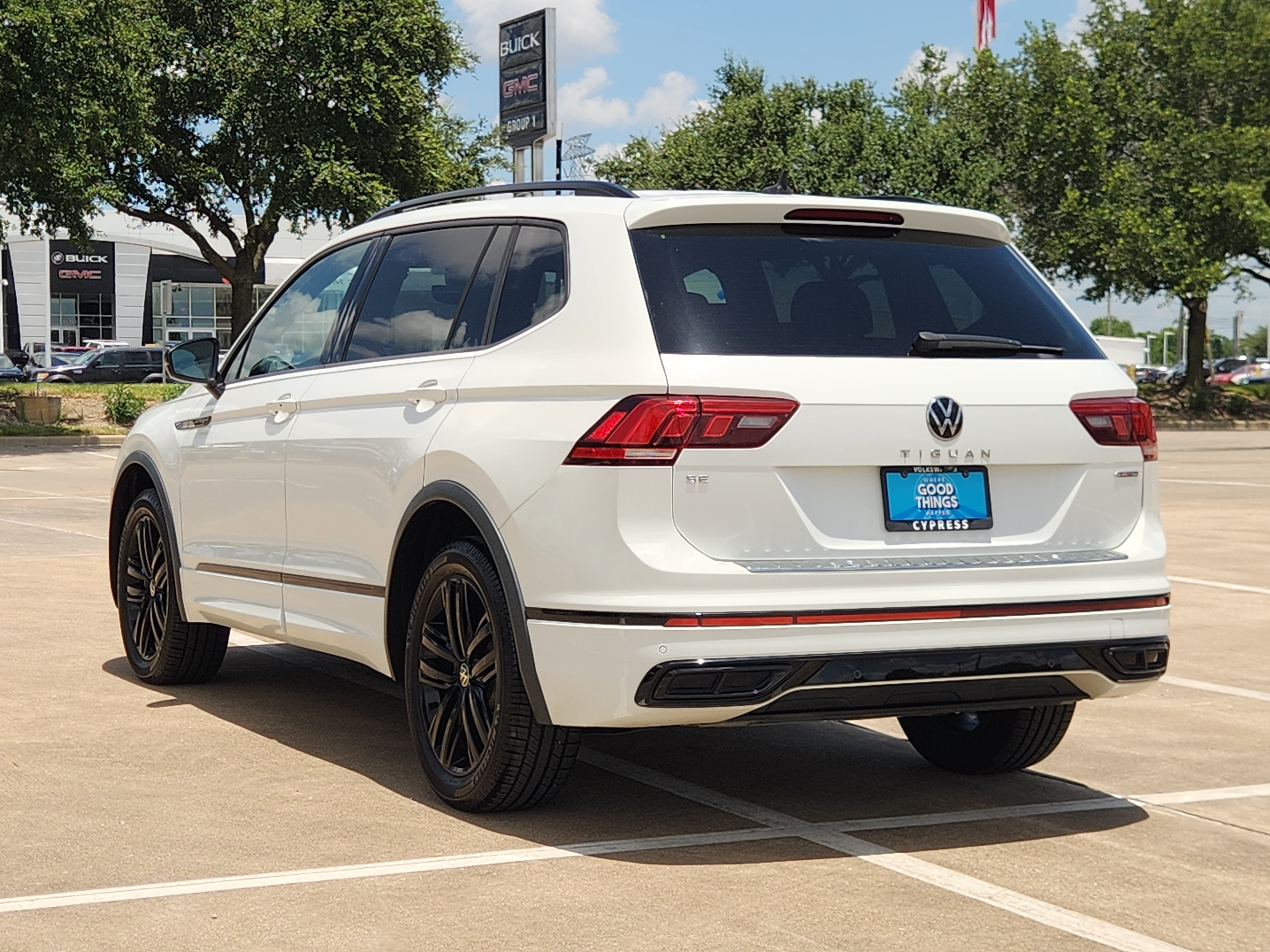 2022 Volkswagen Tiguan SE R-Line Black