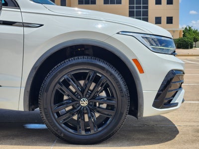 2022 Volkswagen Tiguan SE R-Line Black