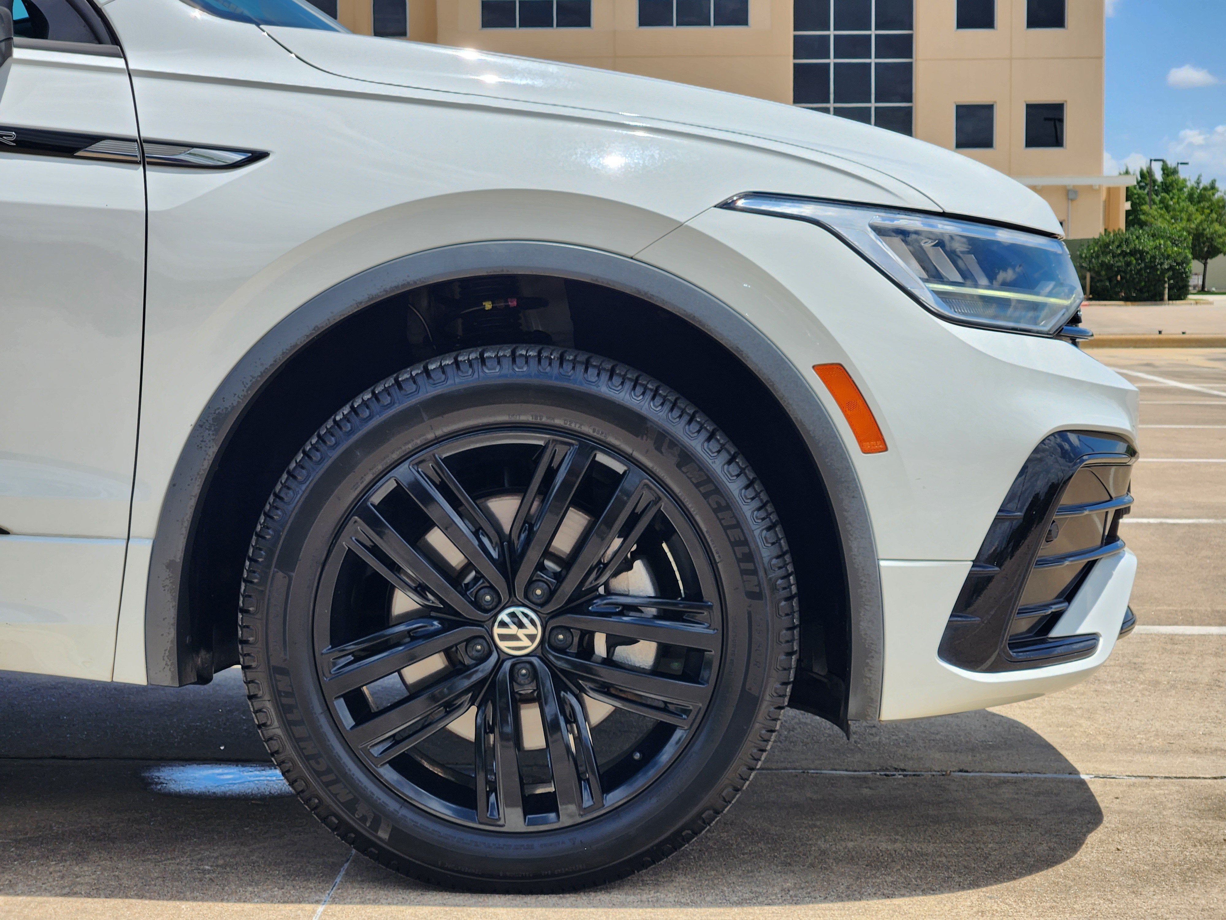 2022 Volkswagen Tiguan SE R-Line Black