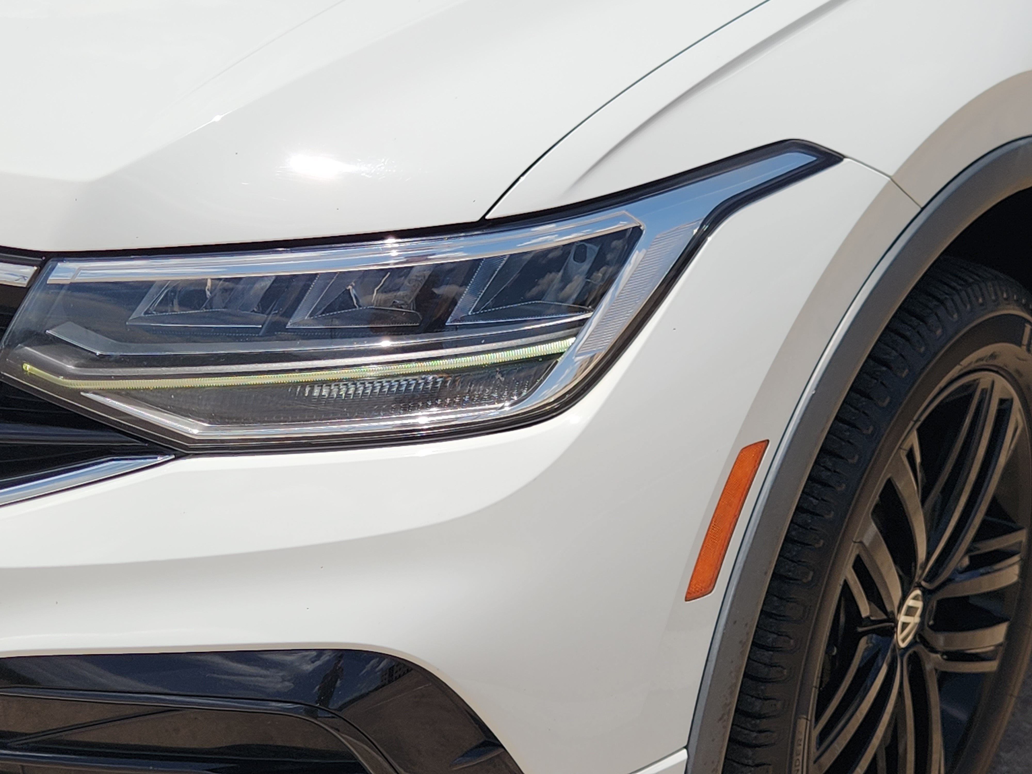 2022 Volkswagen Tiguan SE R-Line Black