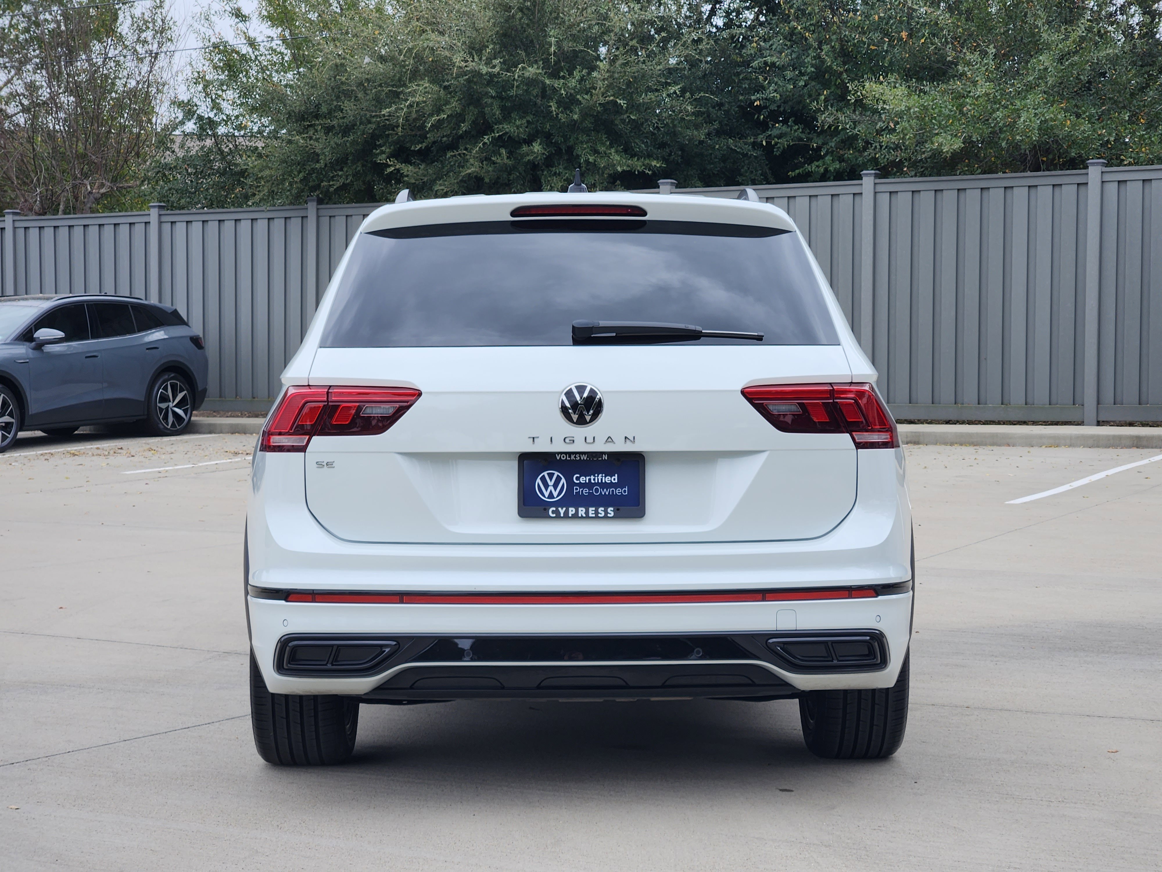 2024 Volkswagen Tiguan SE R-Line Black