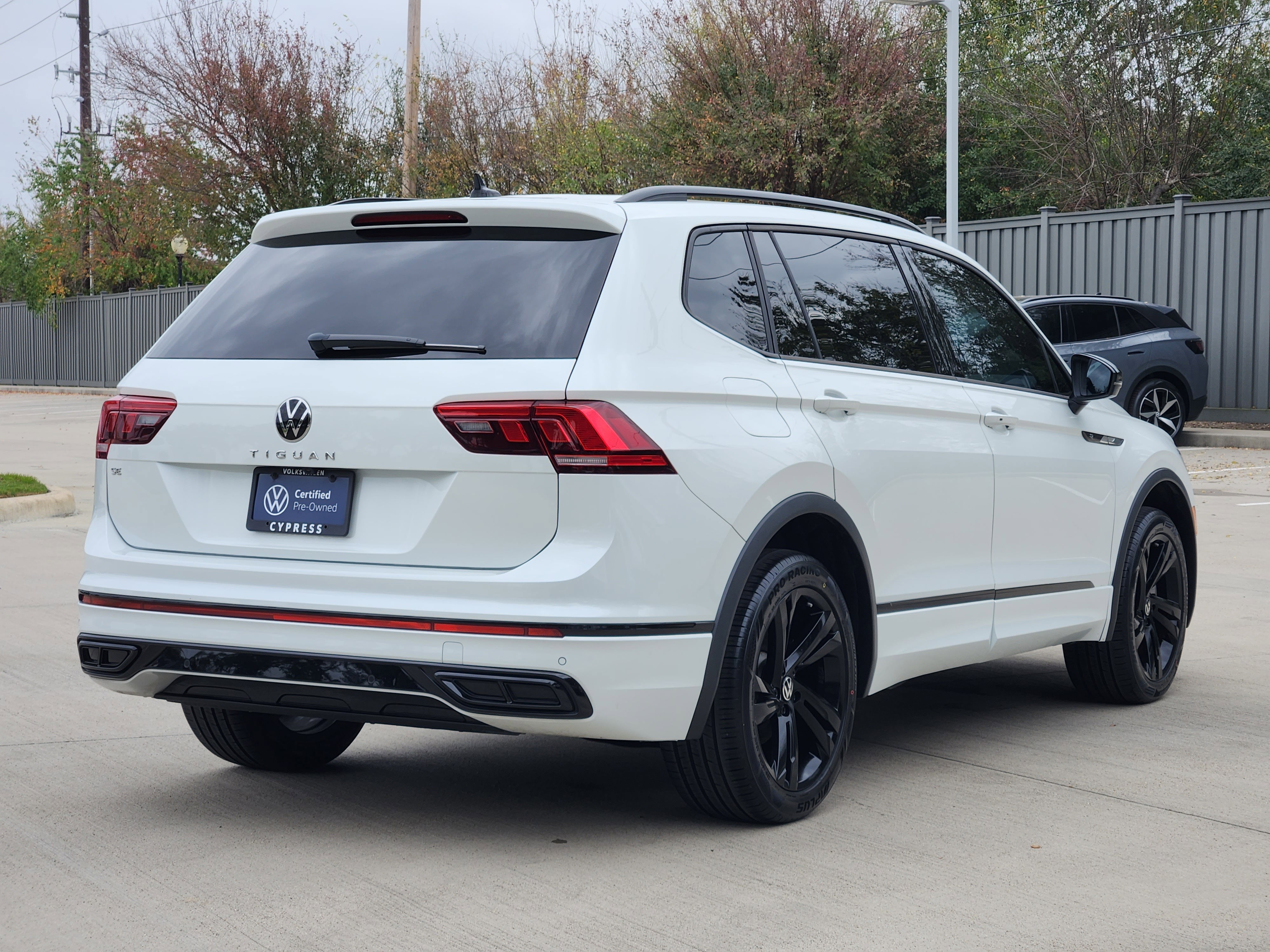 2024 Volkswagen Tiguan SE R-Line Black