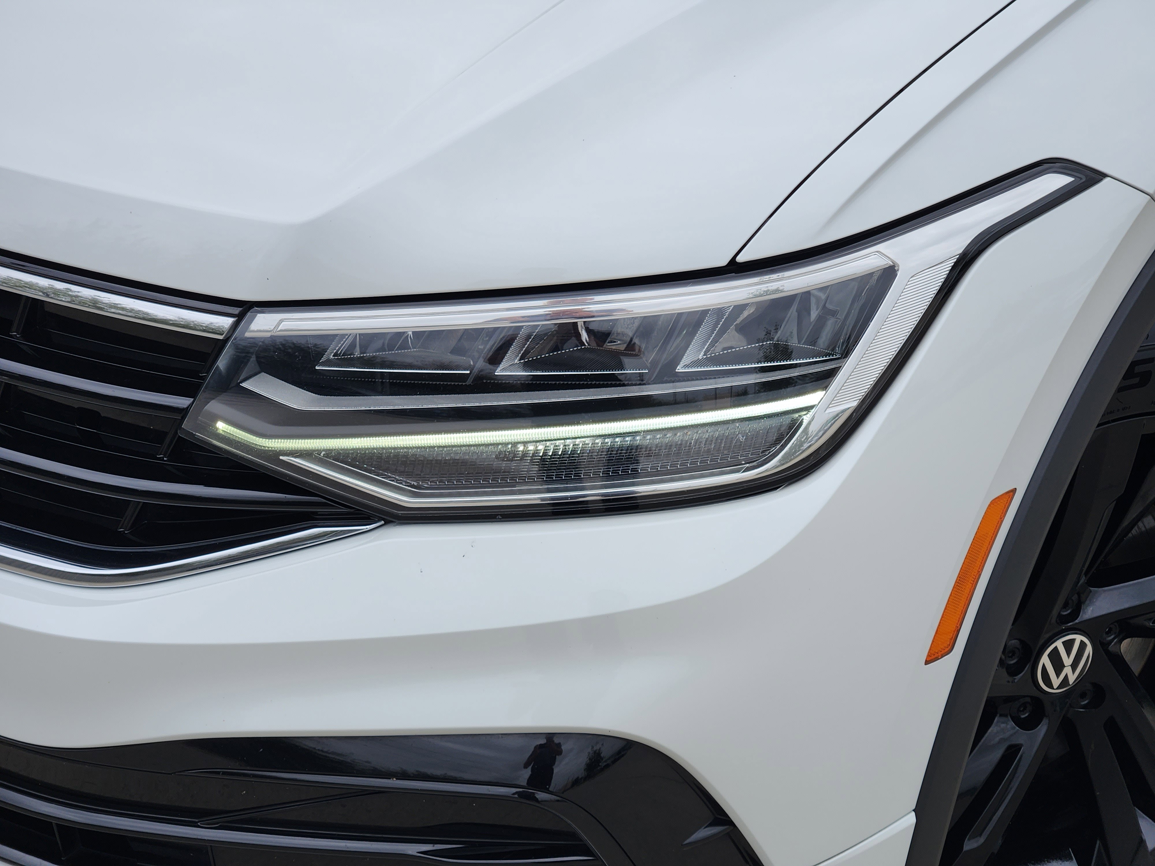 2024 Volkswagen Tiguan SE R-Line Black