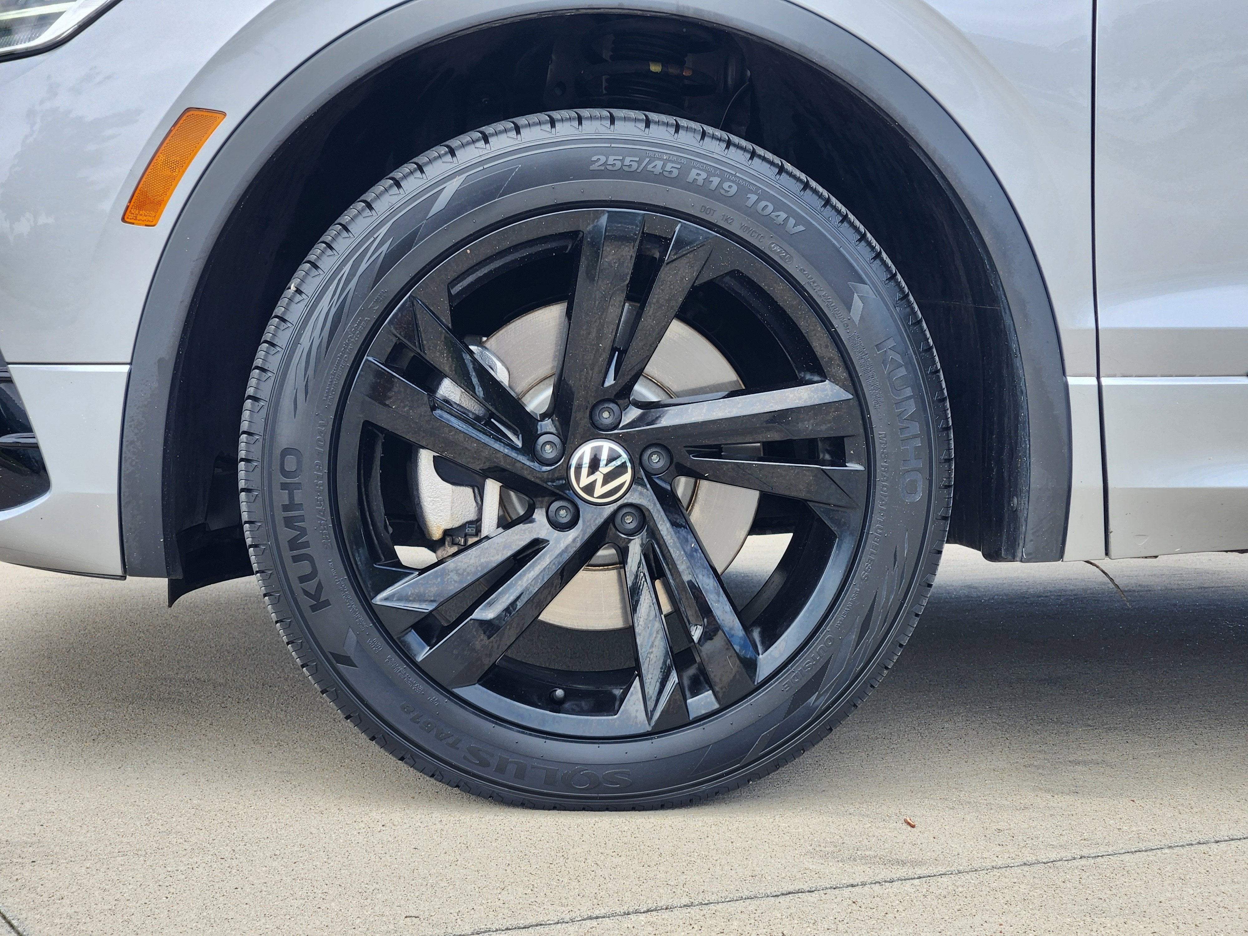2023 Volkswagen Tiguan SE R-Line Black