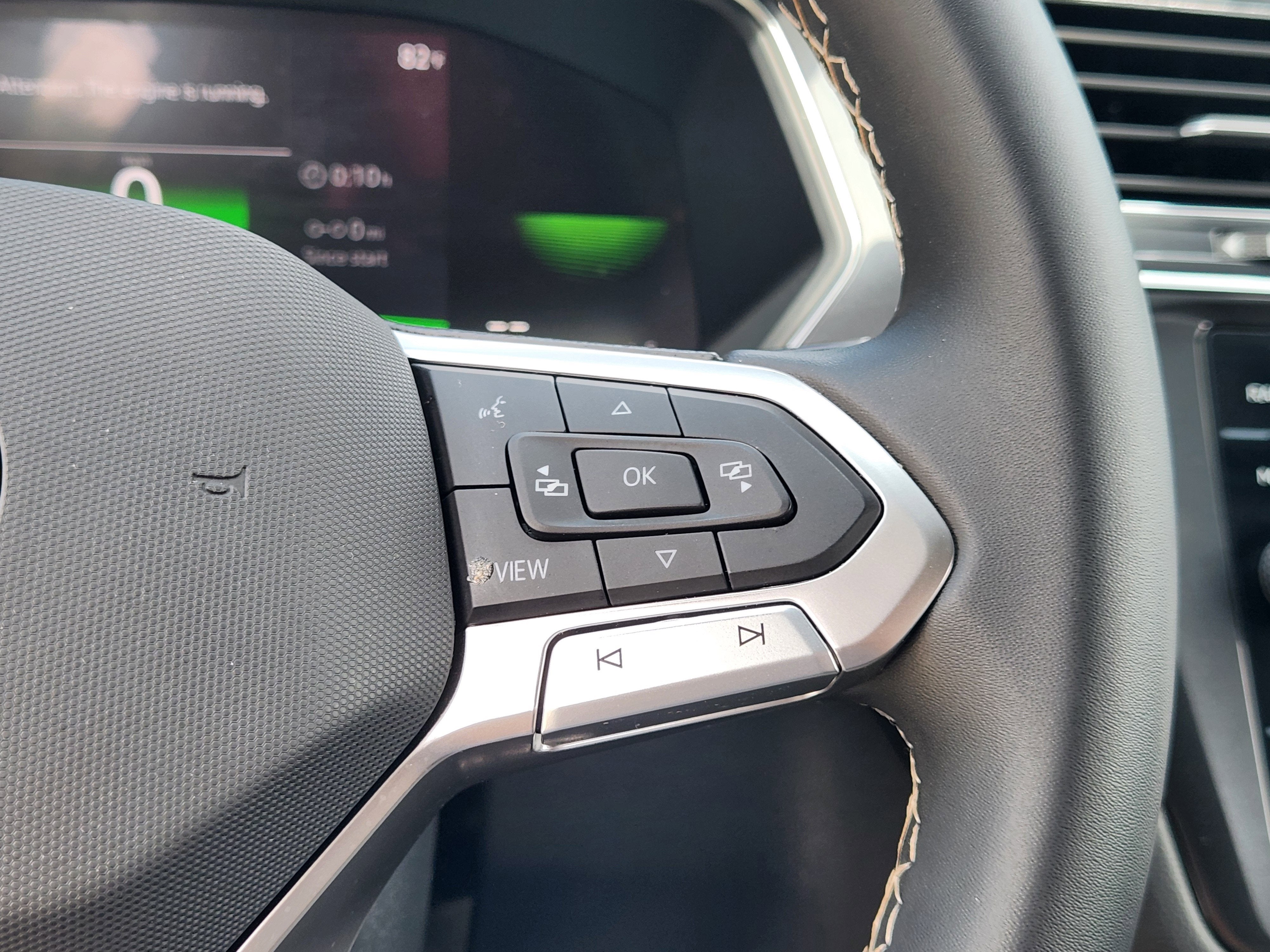 2023 Volkswagen Tiguan SE R-Line Black