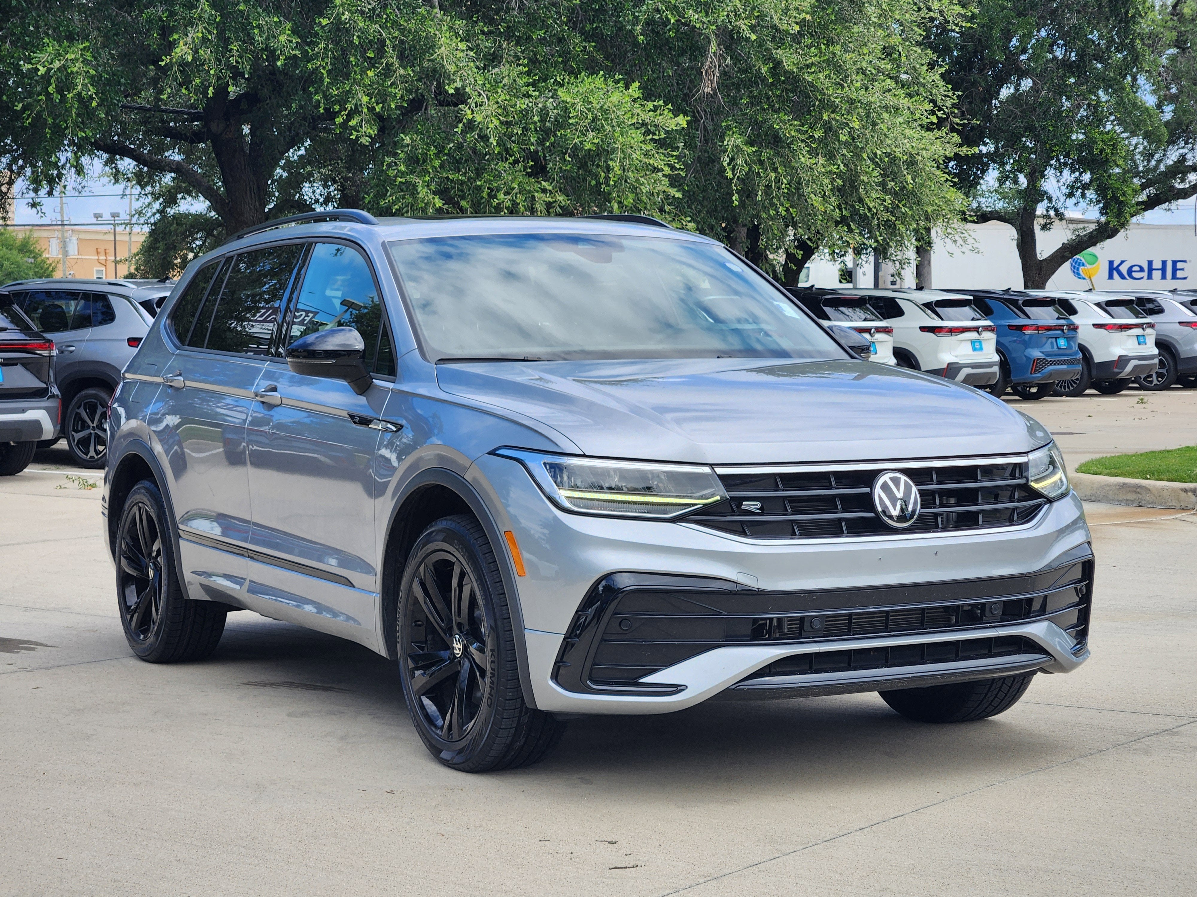 2023 Volkswagen Tiguan SE R-Line Black