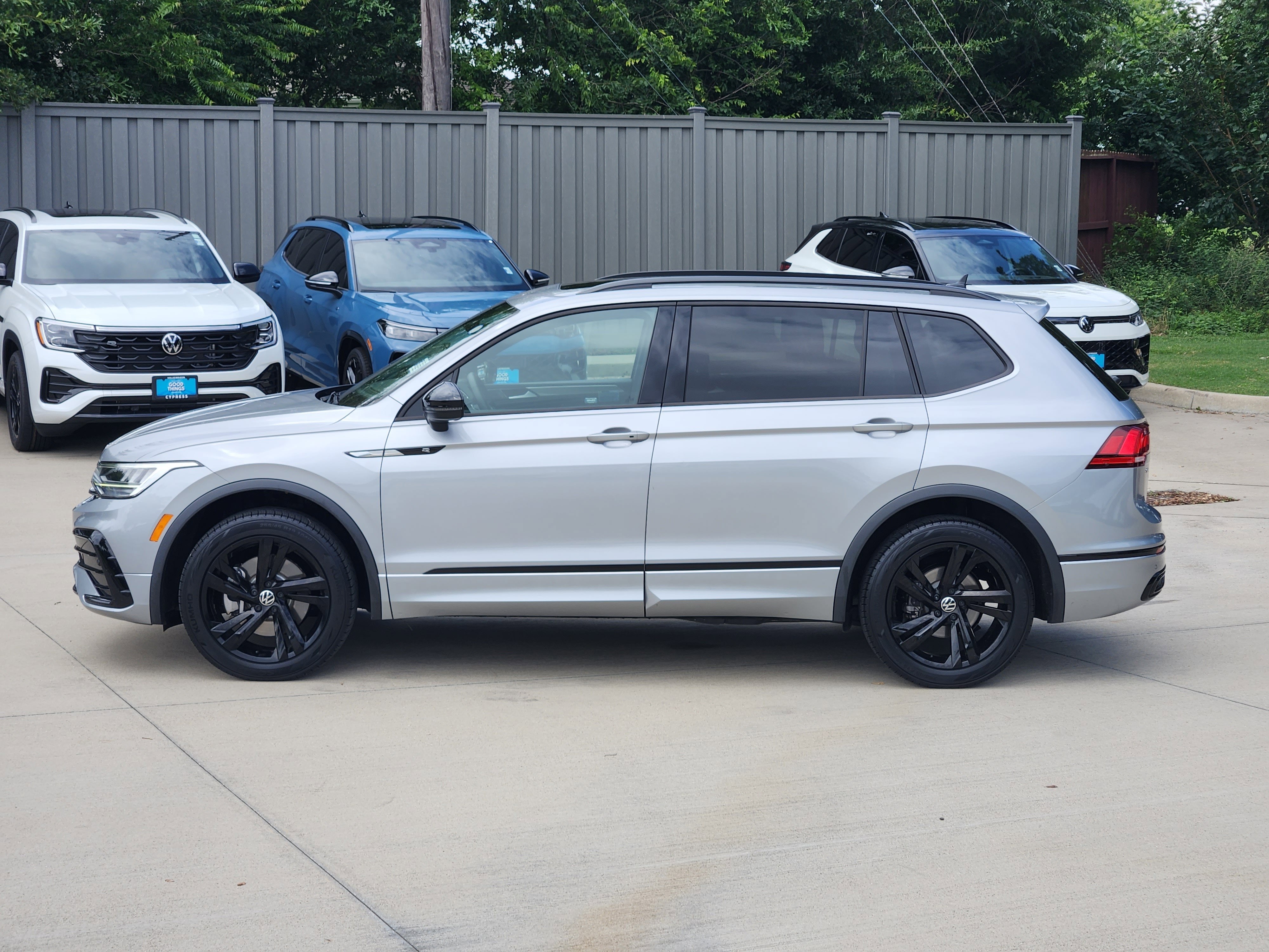 2023 Volkswagen Tiguan SE R-Line Black