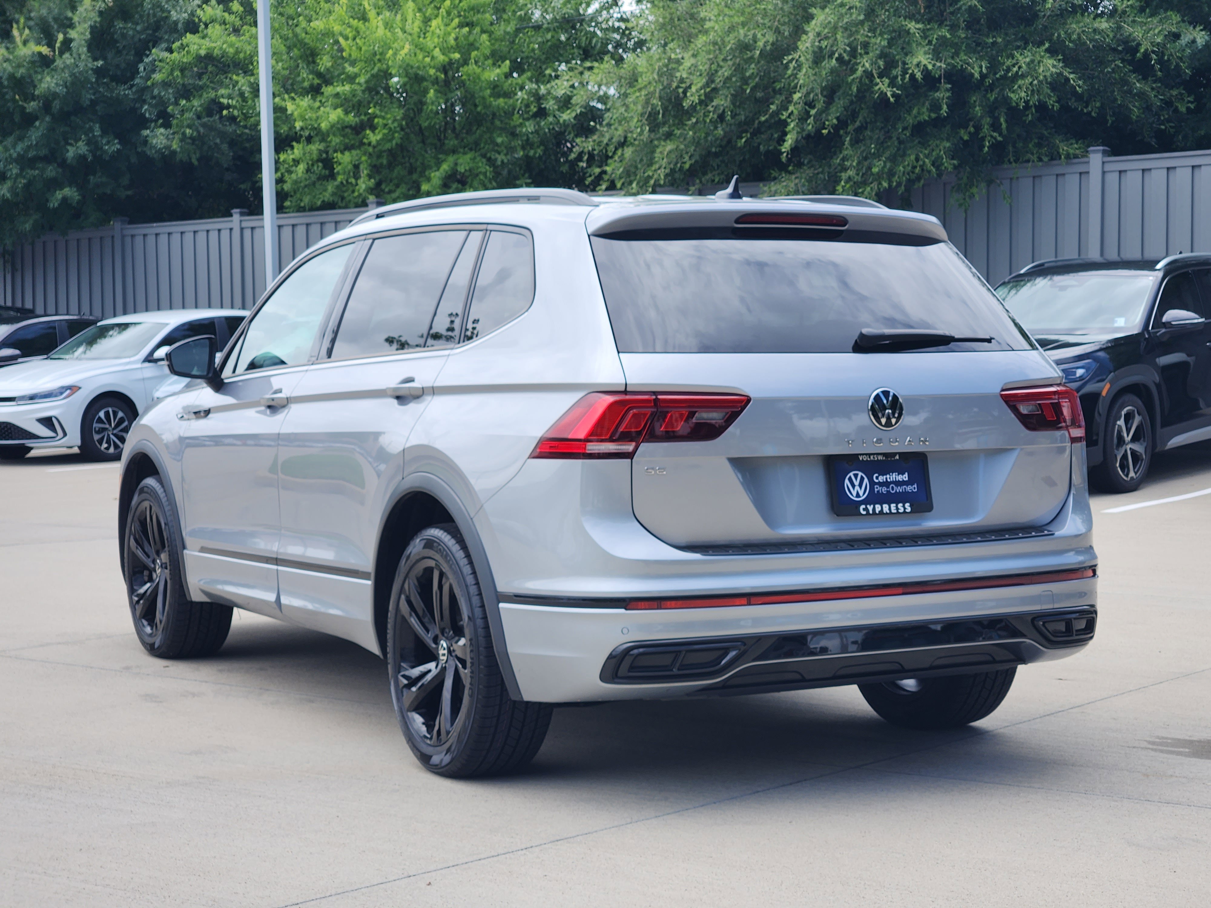 2023 Volkswagen Tiguan SE R-Line Black
