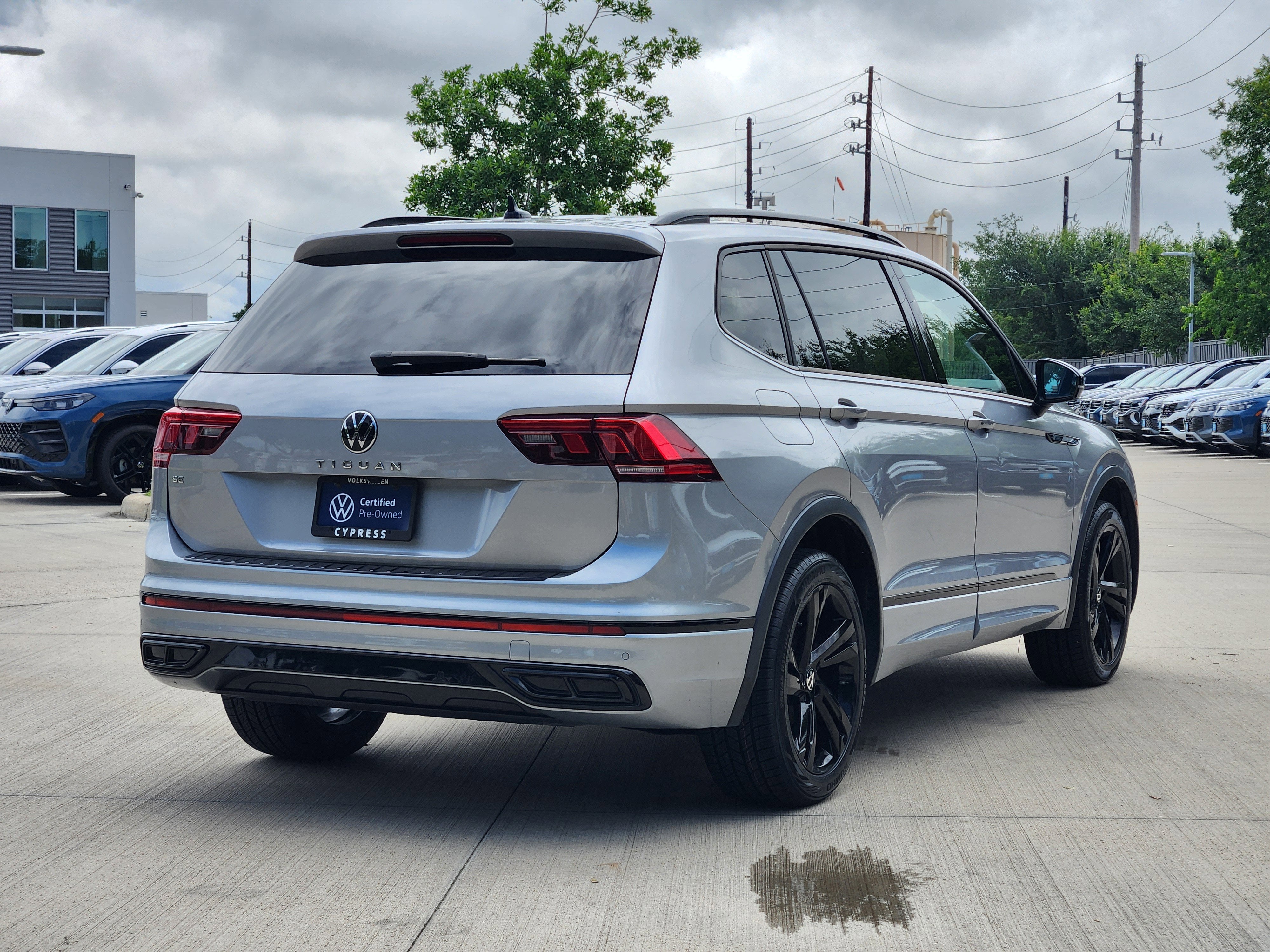 2023 Volkswagen Tiguan SE R-Line Black