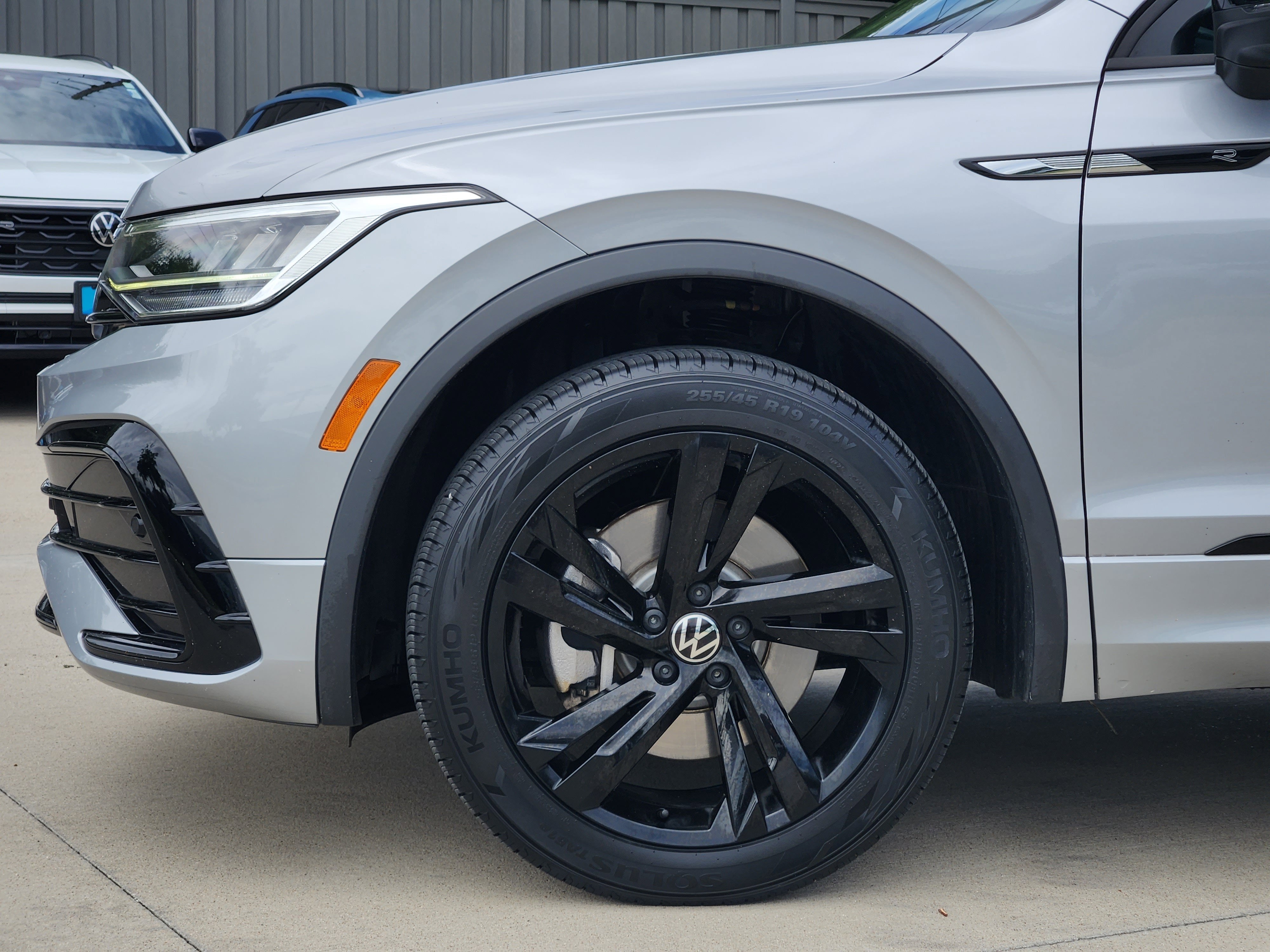 2023 Volkswagen Tiguan SE R-Line Black