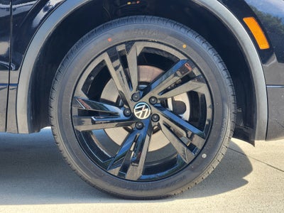 2023 Volkswagen Tiguan SE R-Line Black
