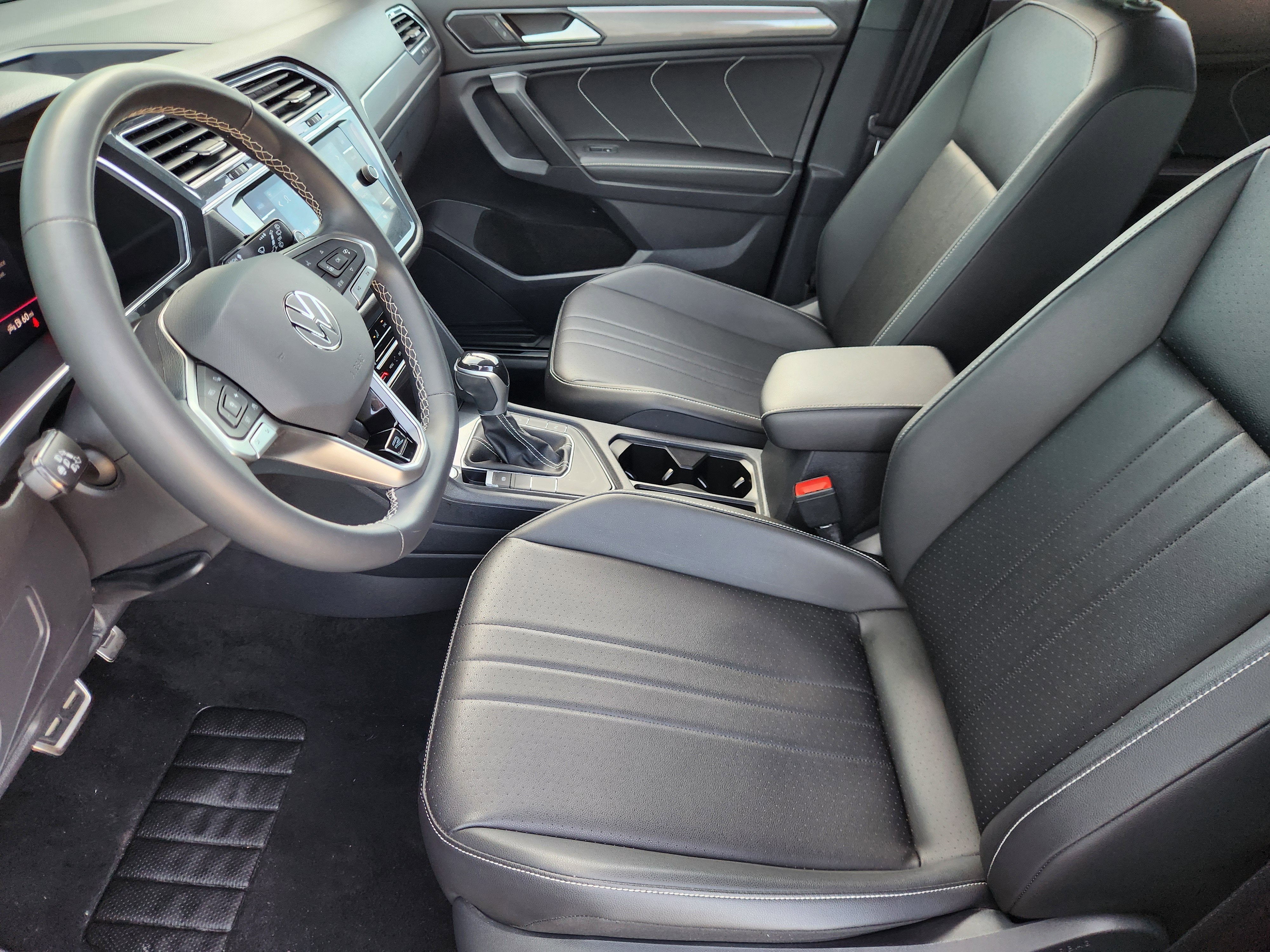 2023 Volkswagen Tiguan SE R-Line Black
