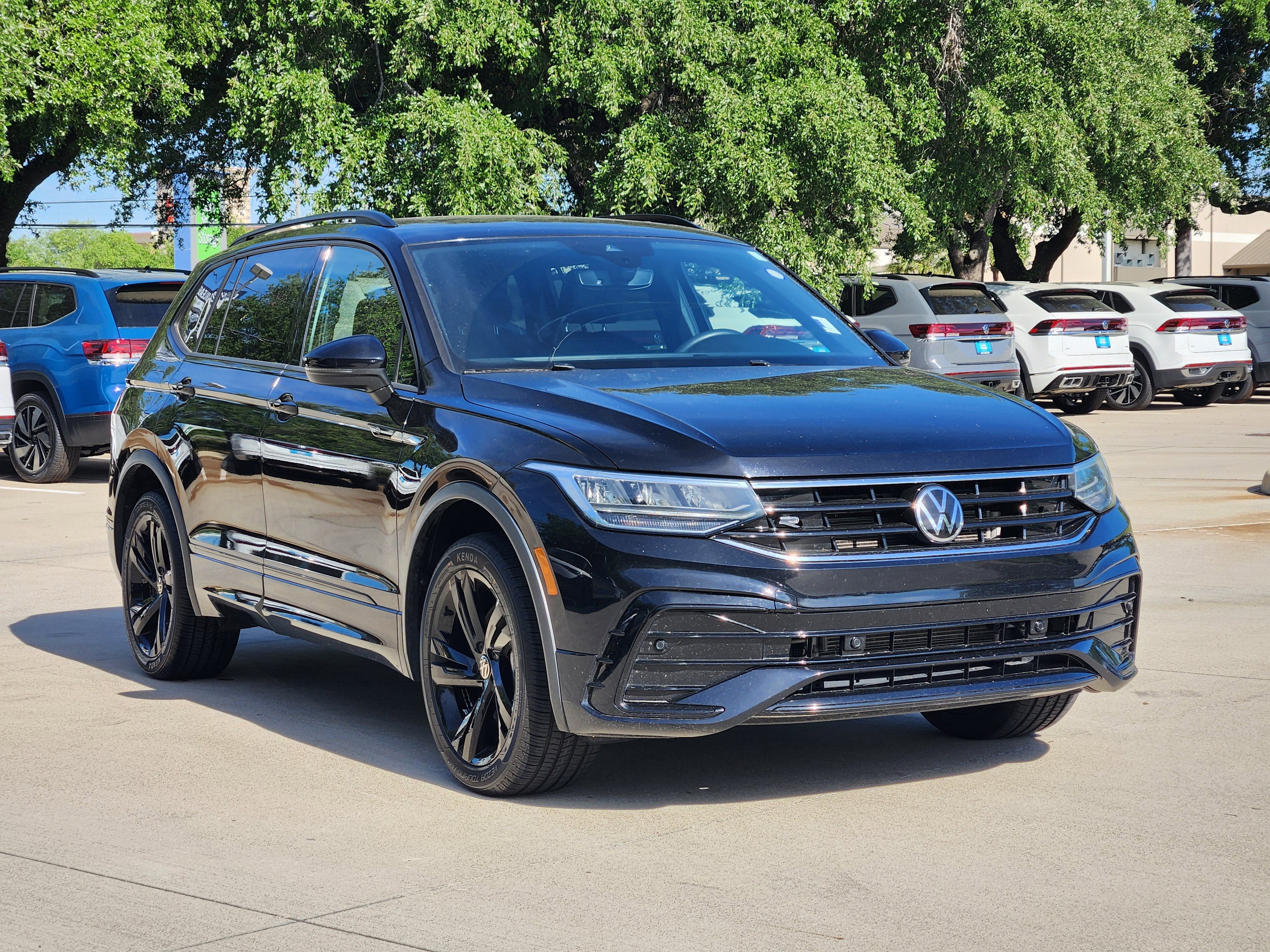 2023 Volkswagen Tiguan SE R-Line Black