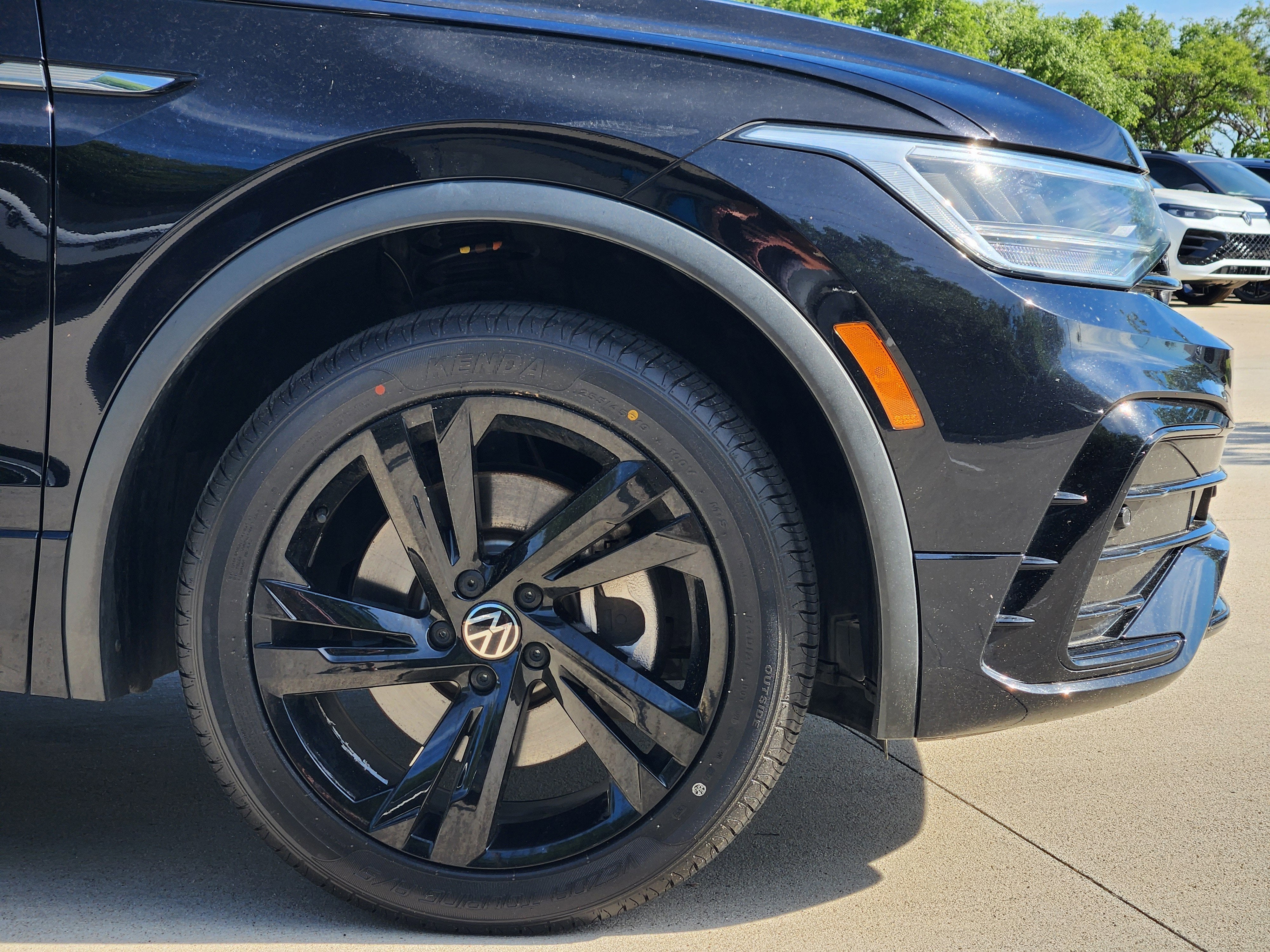2023 Volkswagen Tiguan SE R-Line Black