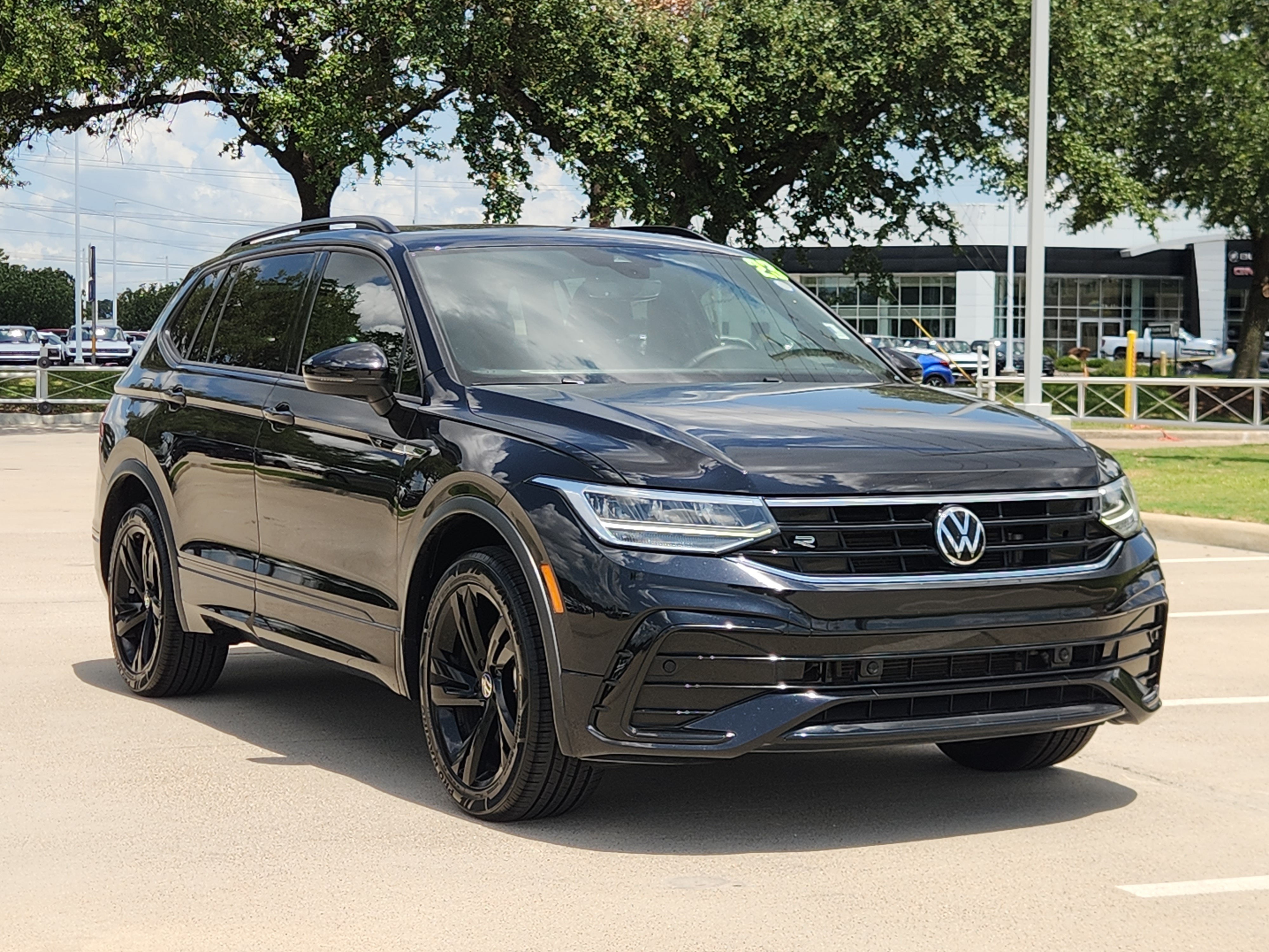 2023 Volkswagen Tiguan SE R-Line Black