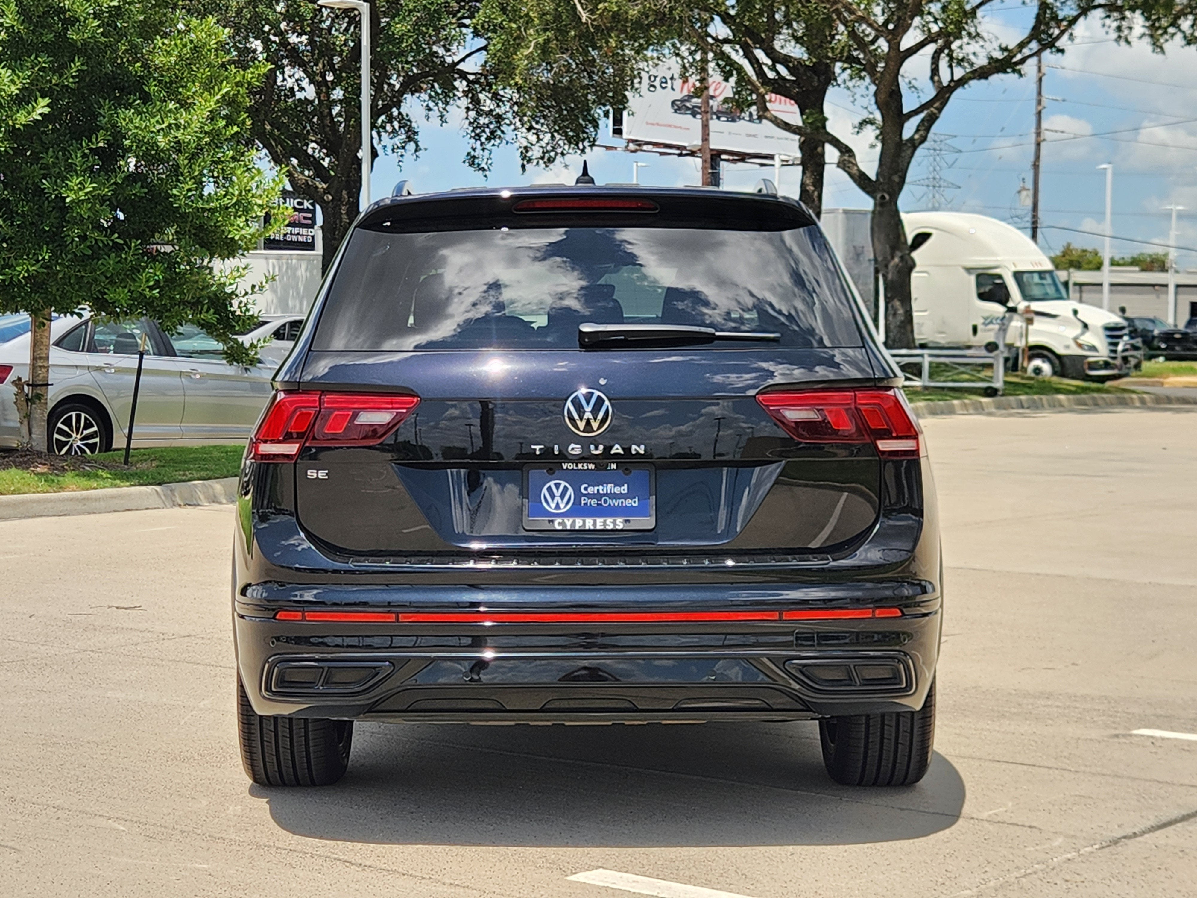 2023 Volkswagen Tiguan SE R-Line Black