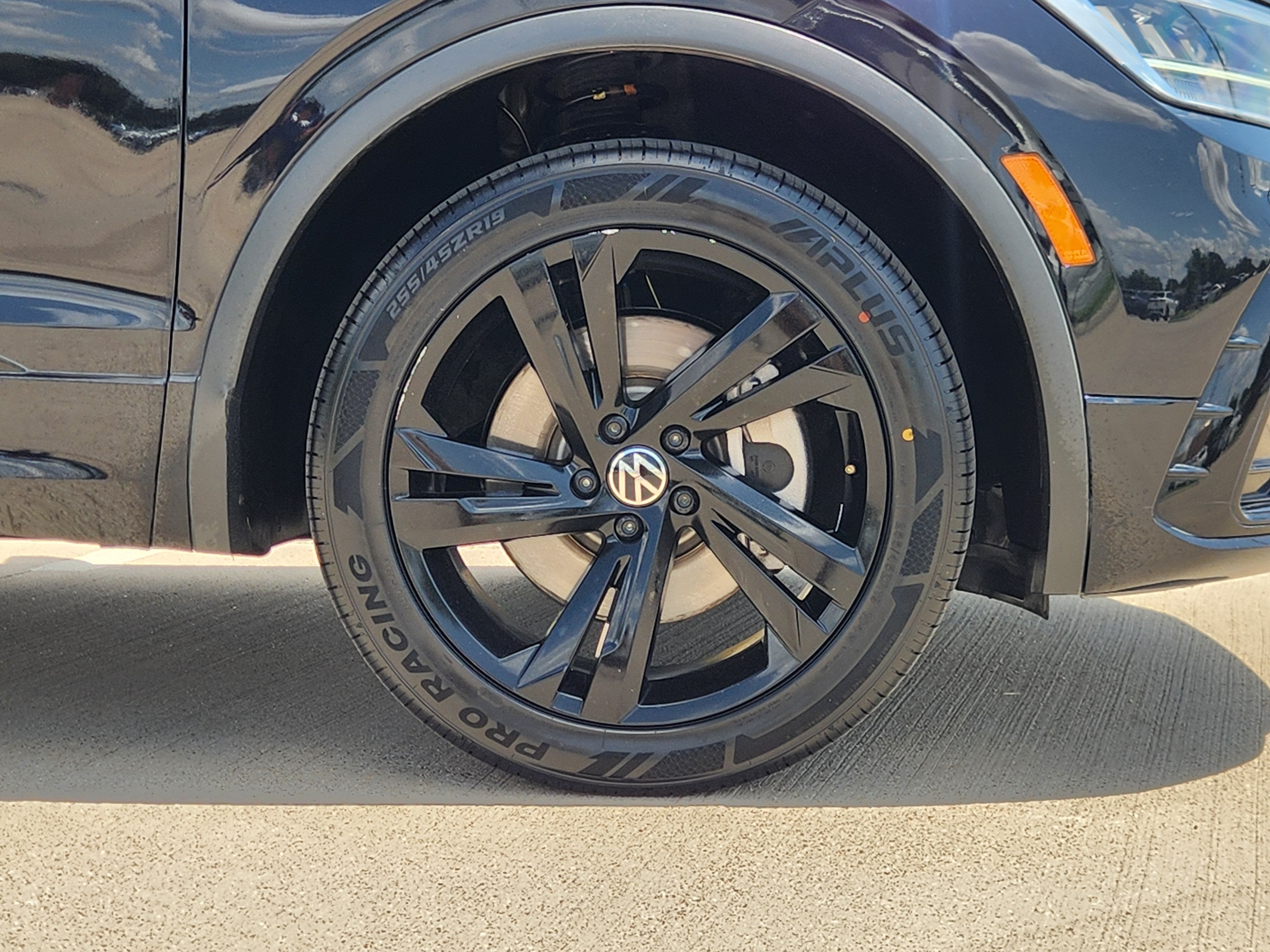 2023 Volkswagen Tiguan SE R-Line Black