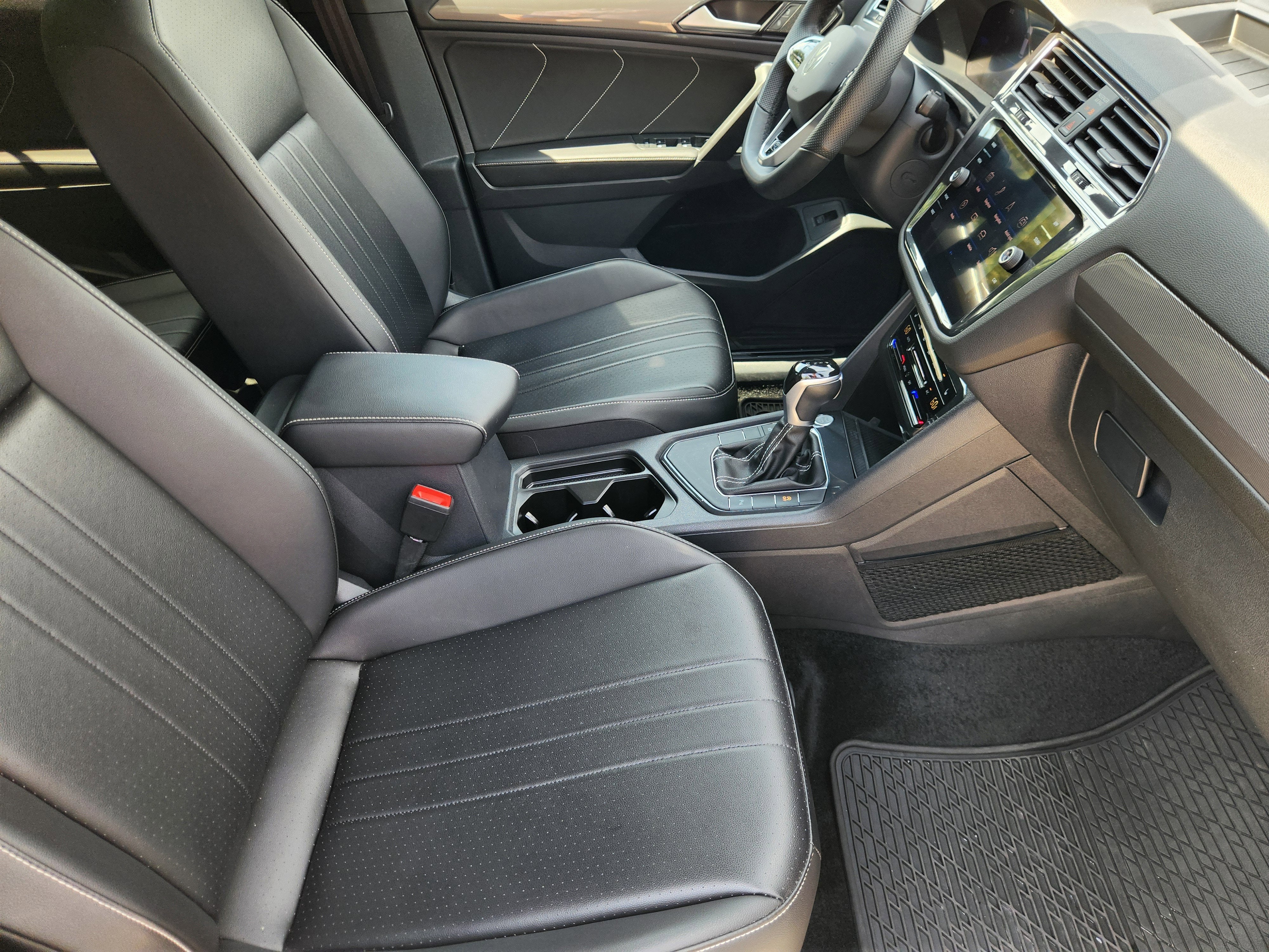 2024 Volkswagen Tiguan SE R-Line Black