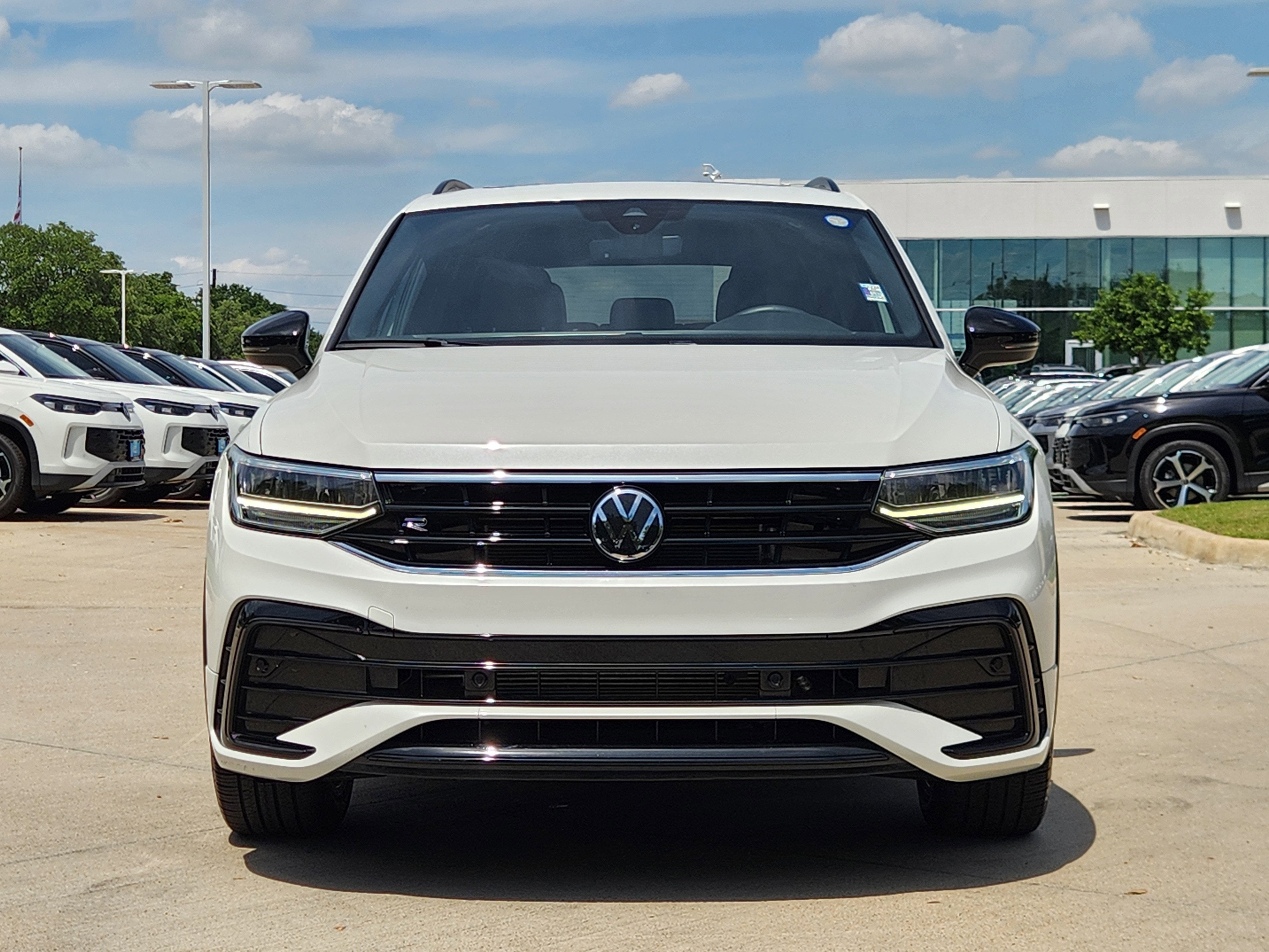 2024 Volkswagen Tiguan SE R-Line Black