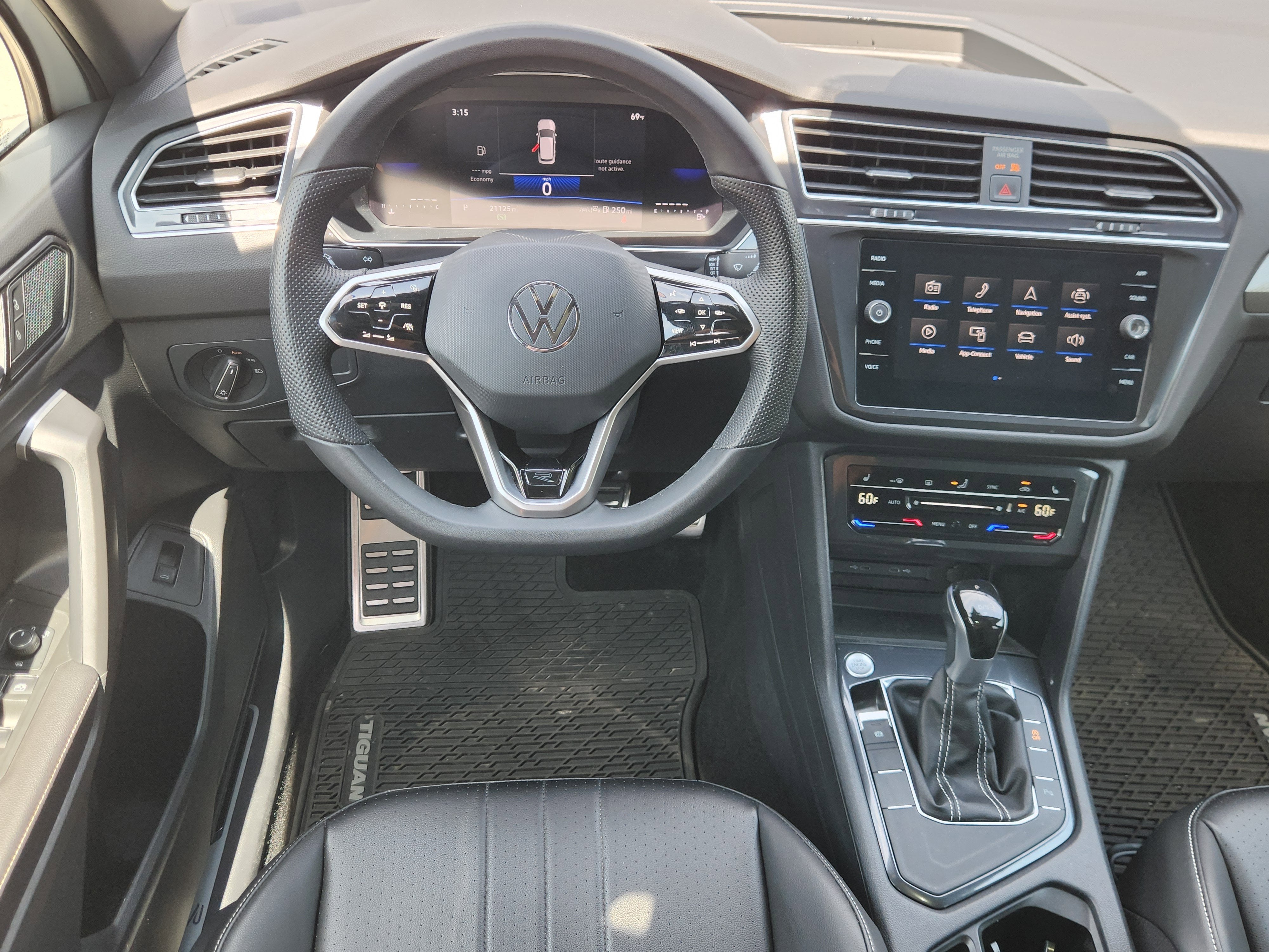 2024 Volkswagen Tiguan SE R-Line Black