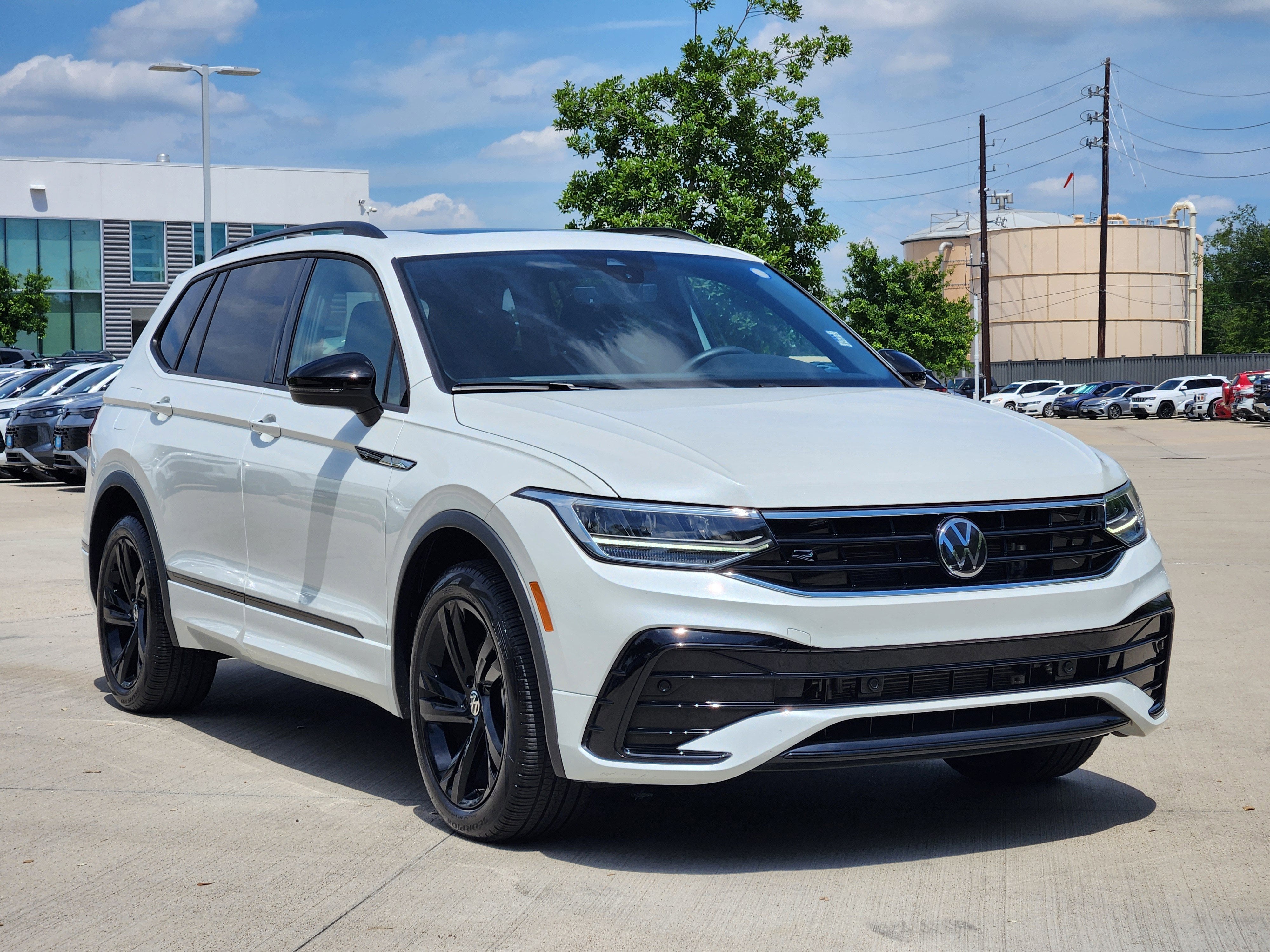 2024 Volkswagen Tiguan SE R-Line Black