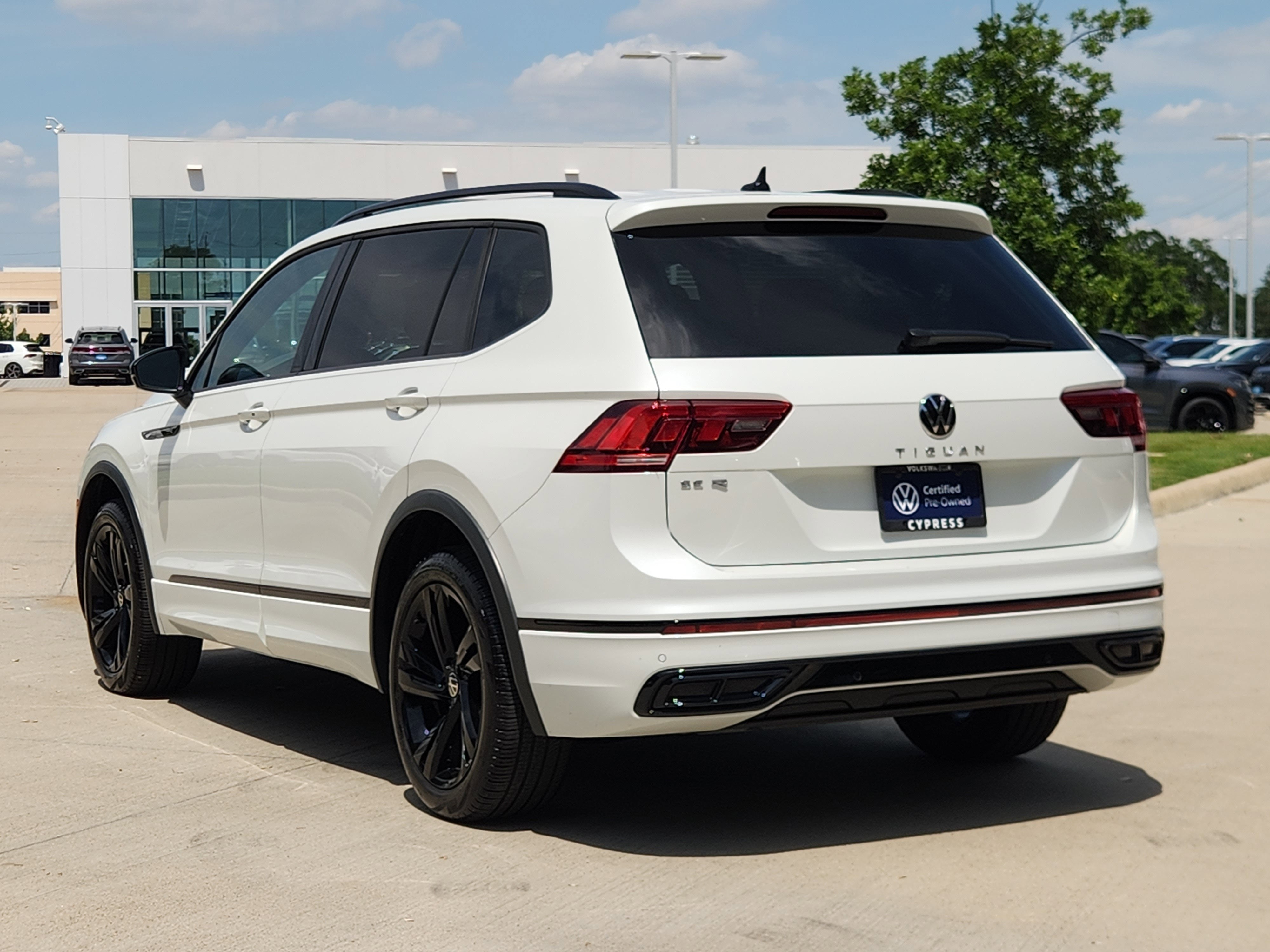 2024 Volkswagen Tiguan SE R-Line Black