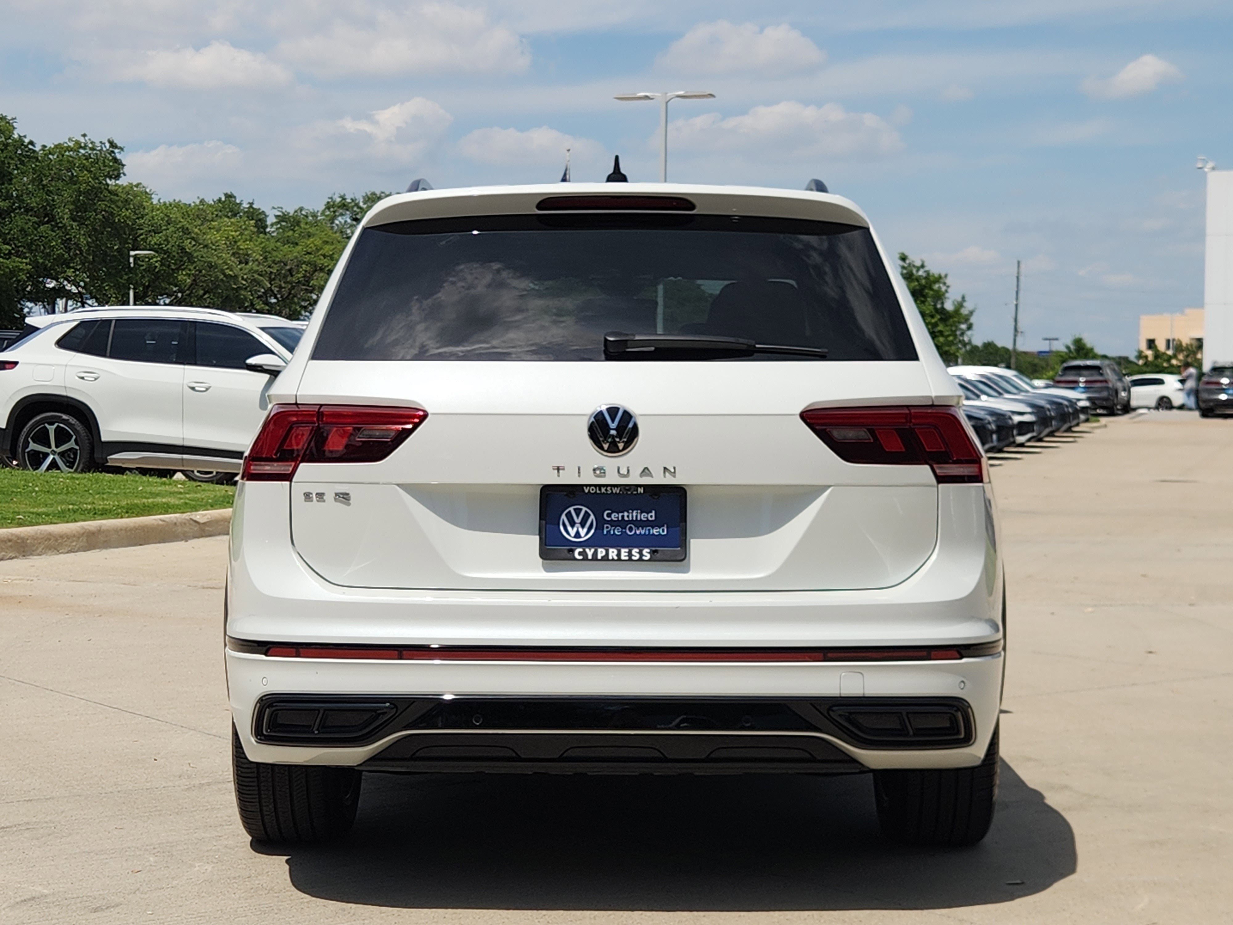 2024 Volkswagen Tiguan SE R-Line Black