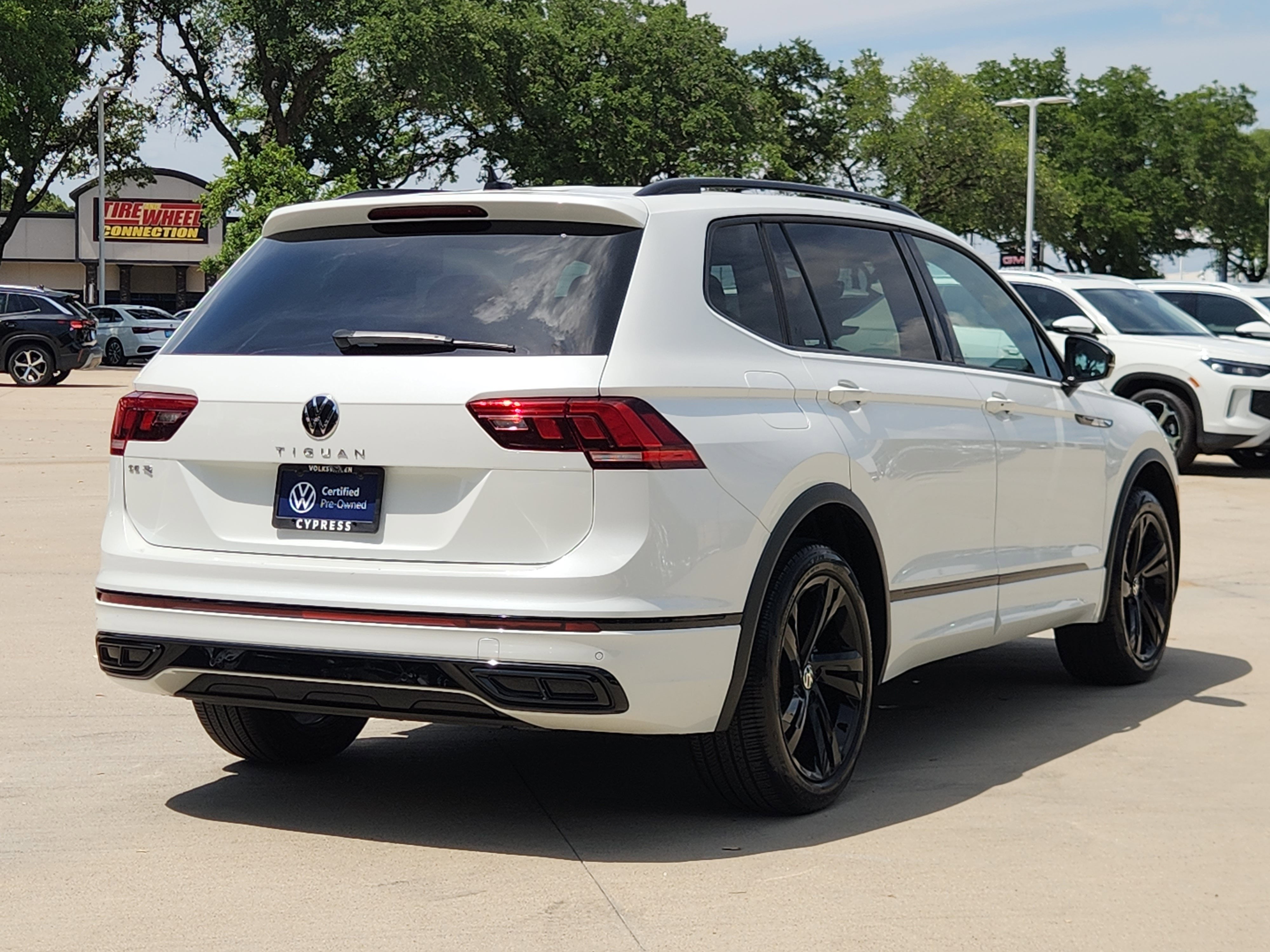 2024 Volkswagen Tiguan SE R-Line Black
