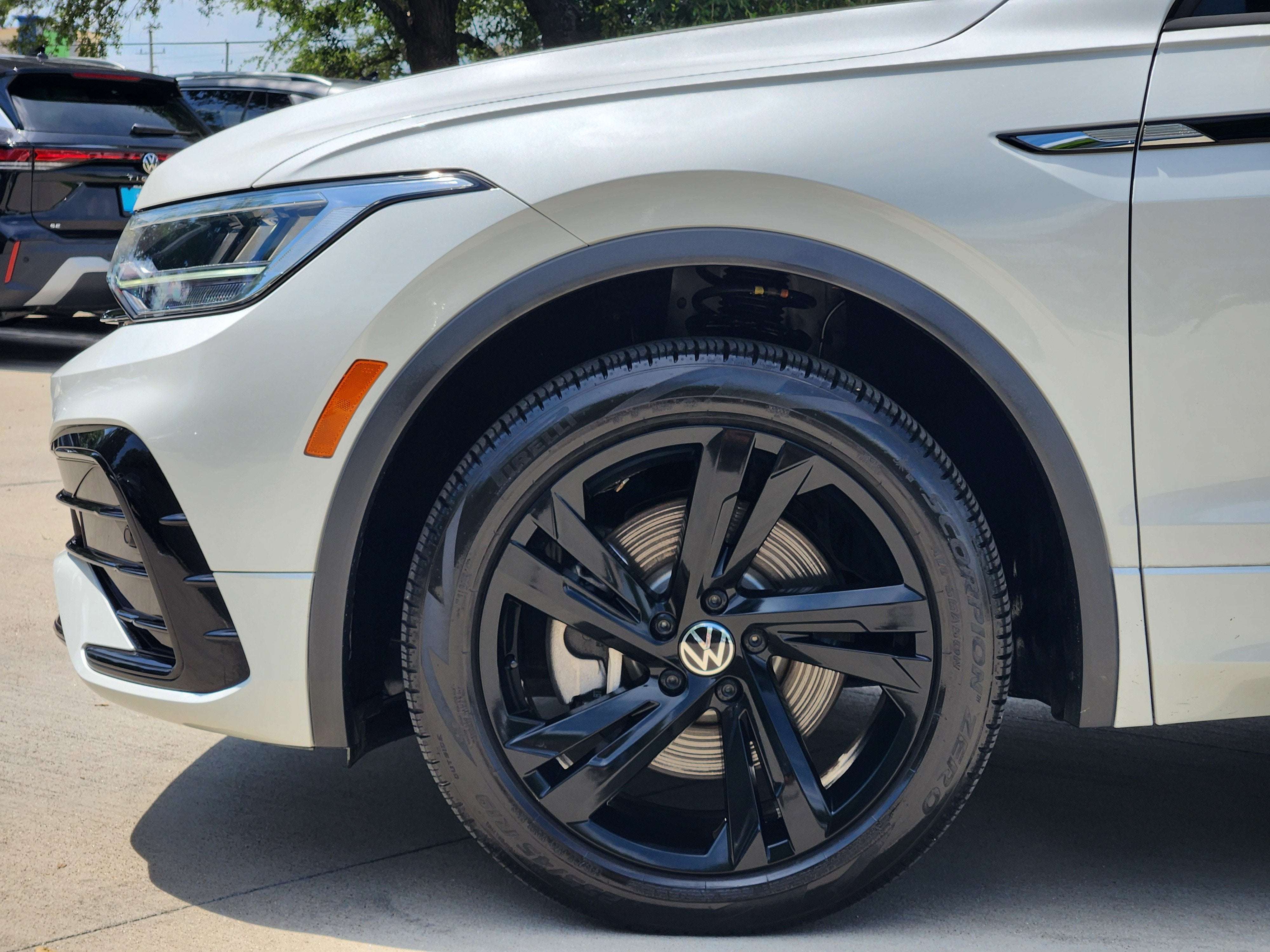 2024 Volkswagen Tiguan SE R-Line Black