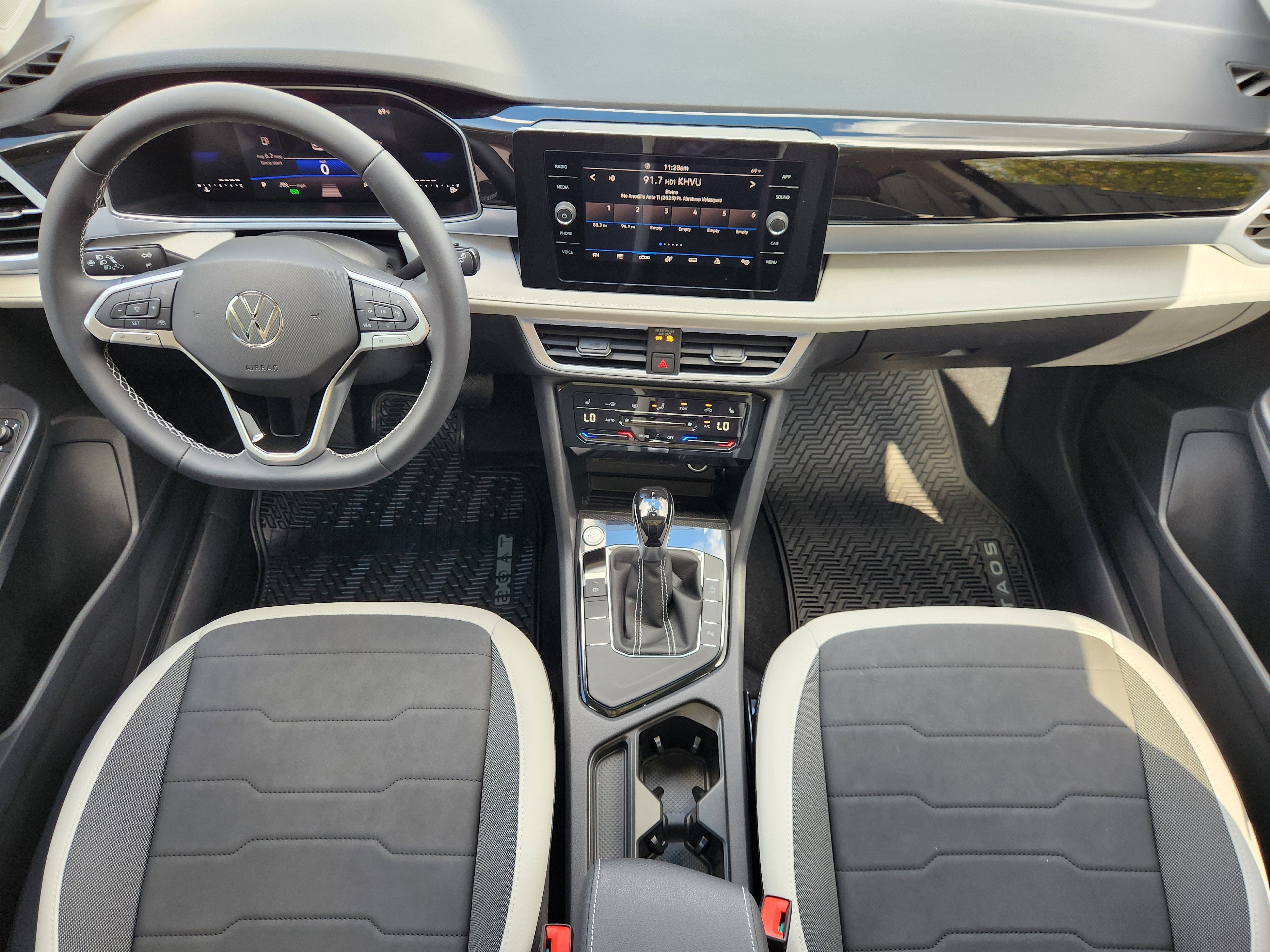 2026 Volkswagen Taos SE