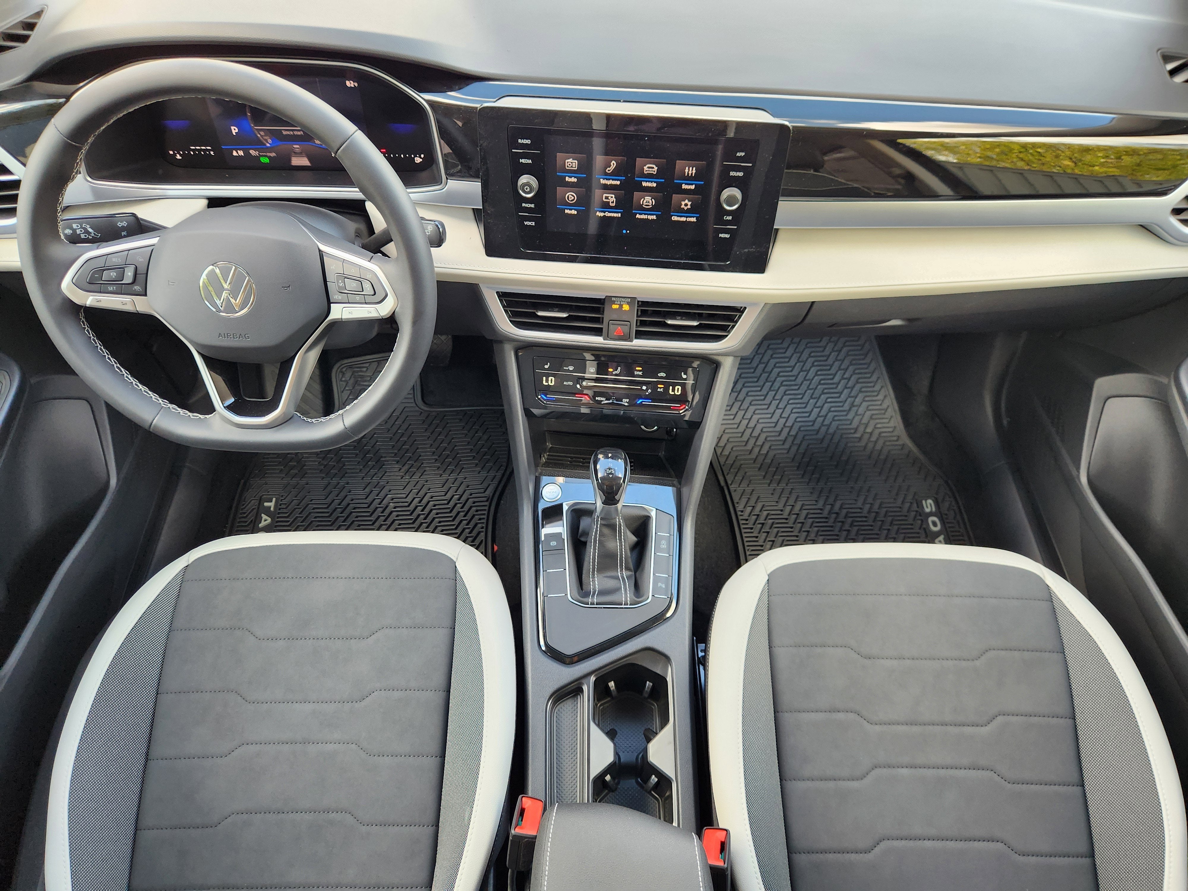 2026 Volkswagen Taos SE