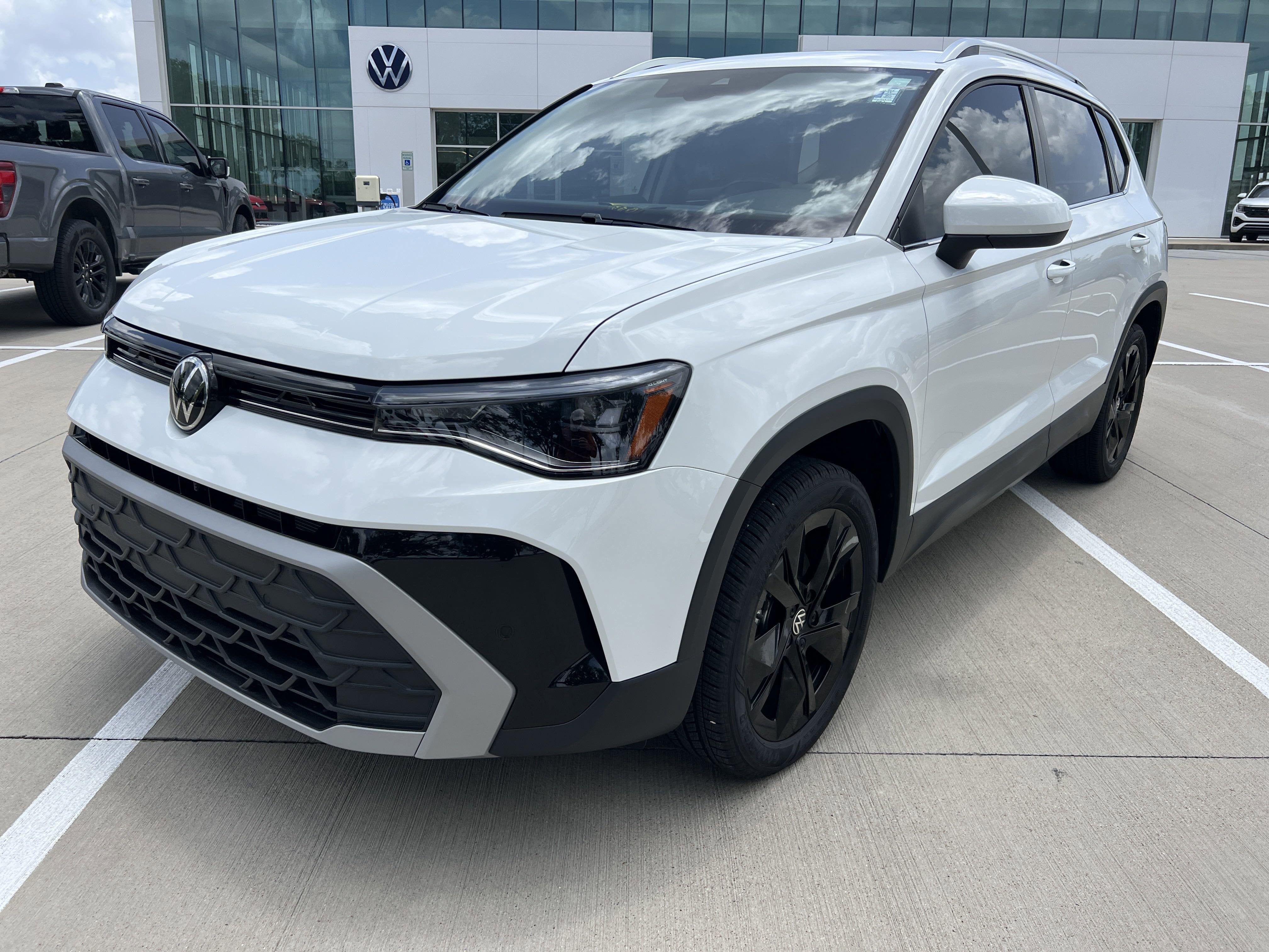 2025 Volkswagen Taos SE