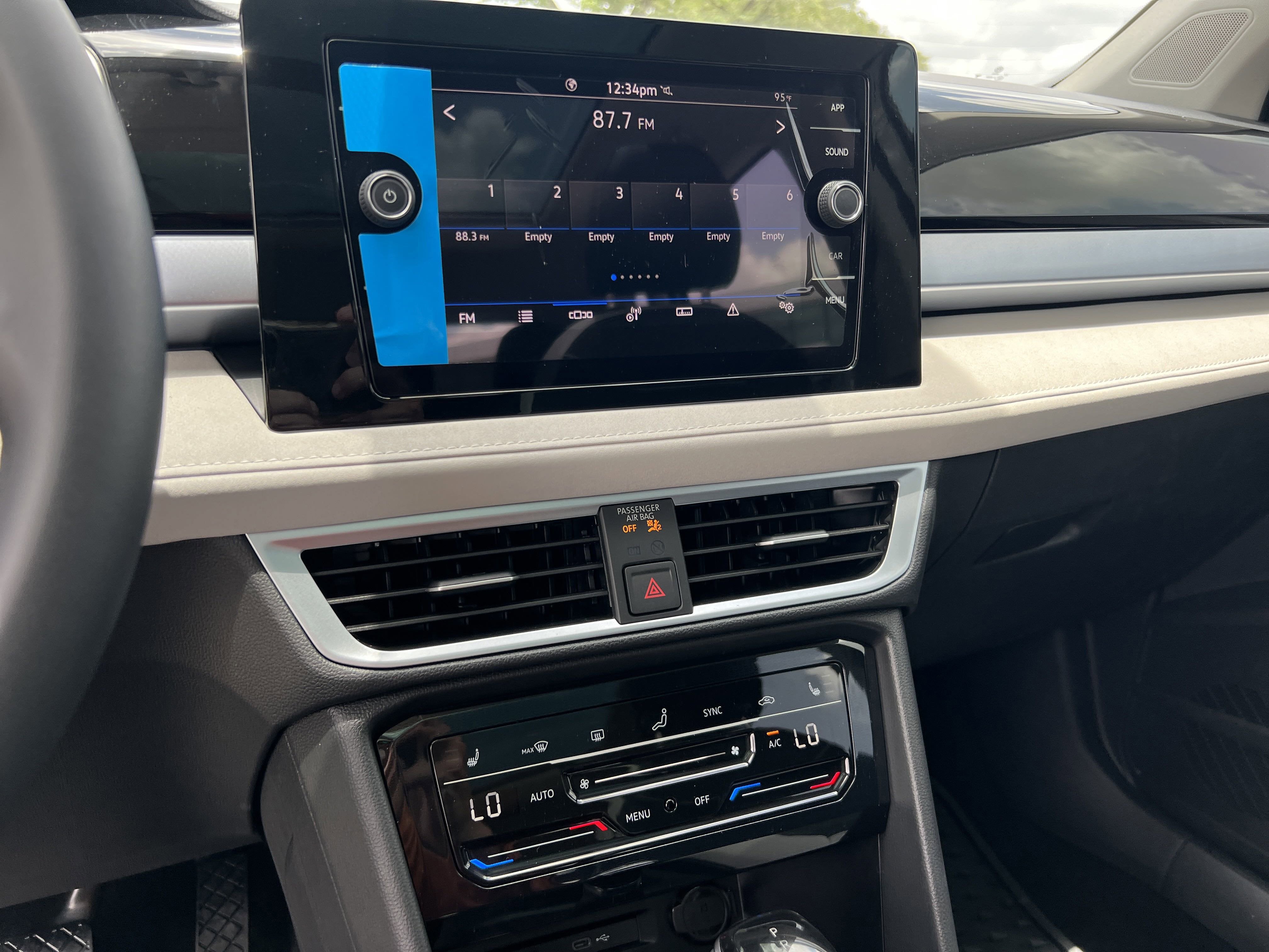 2025 Volkswagen Taos SE