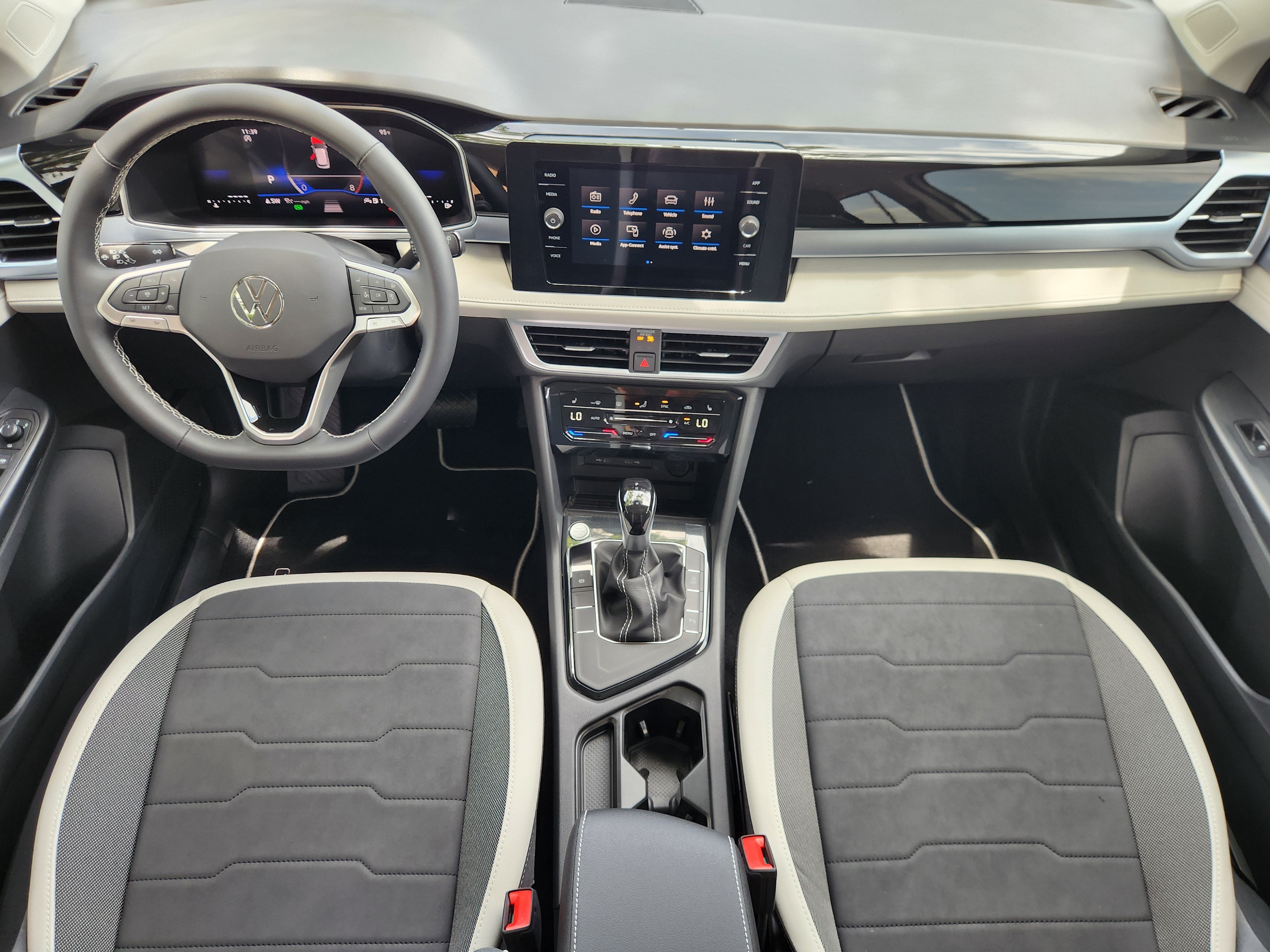 2026 Volkswagen Taos SE