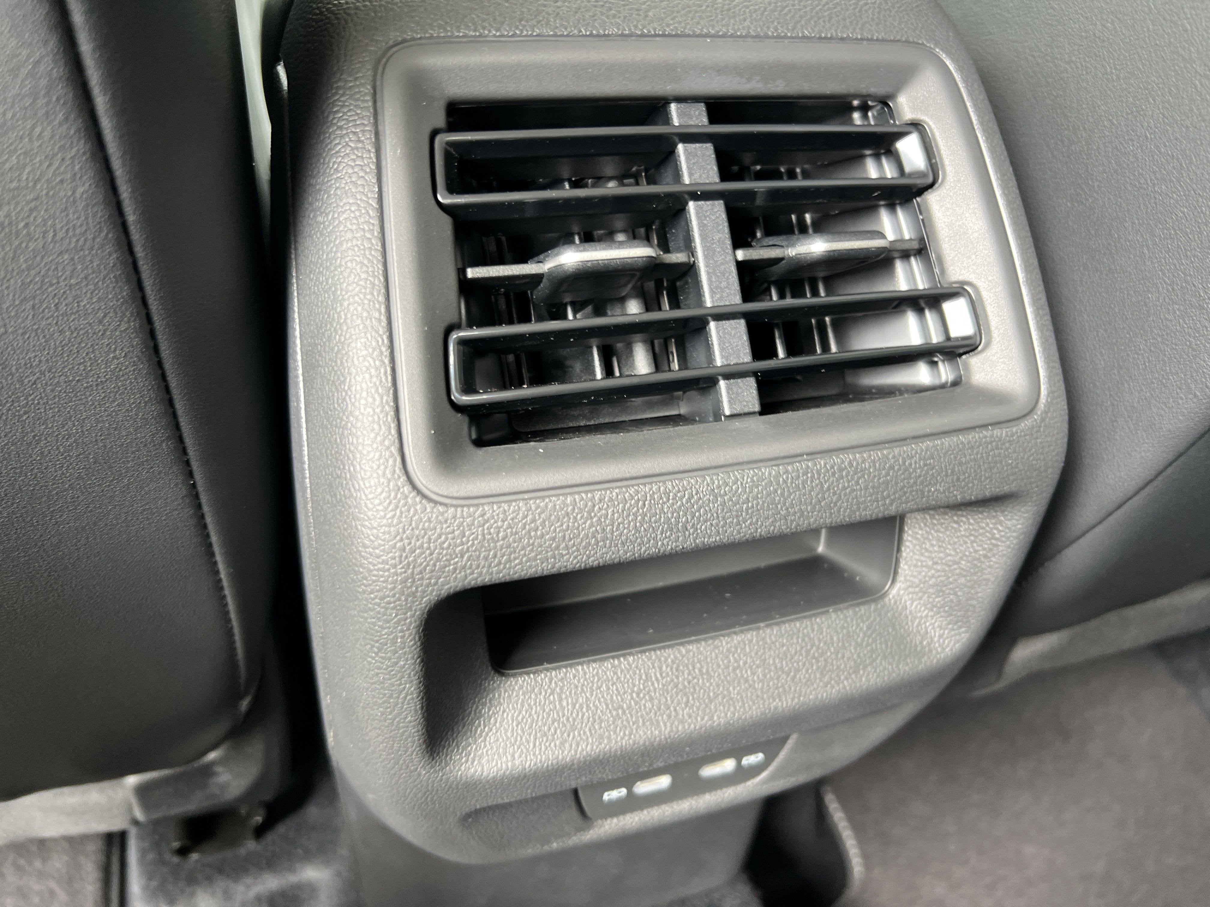 2025 Volkswagen Tiguan SE