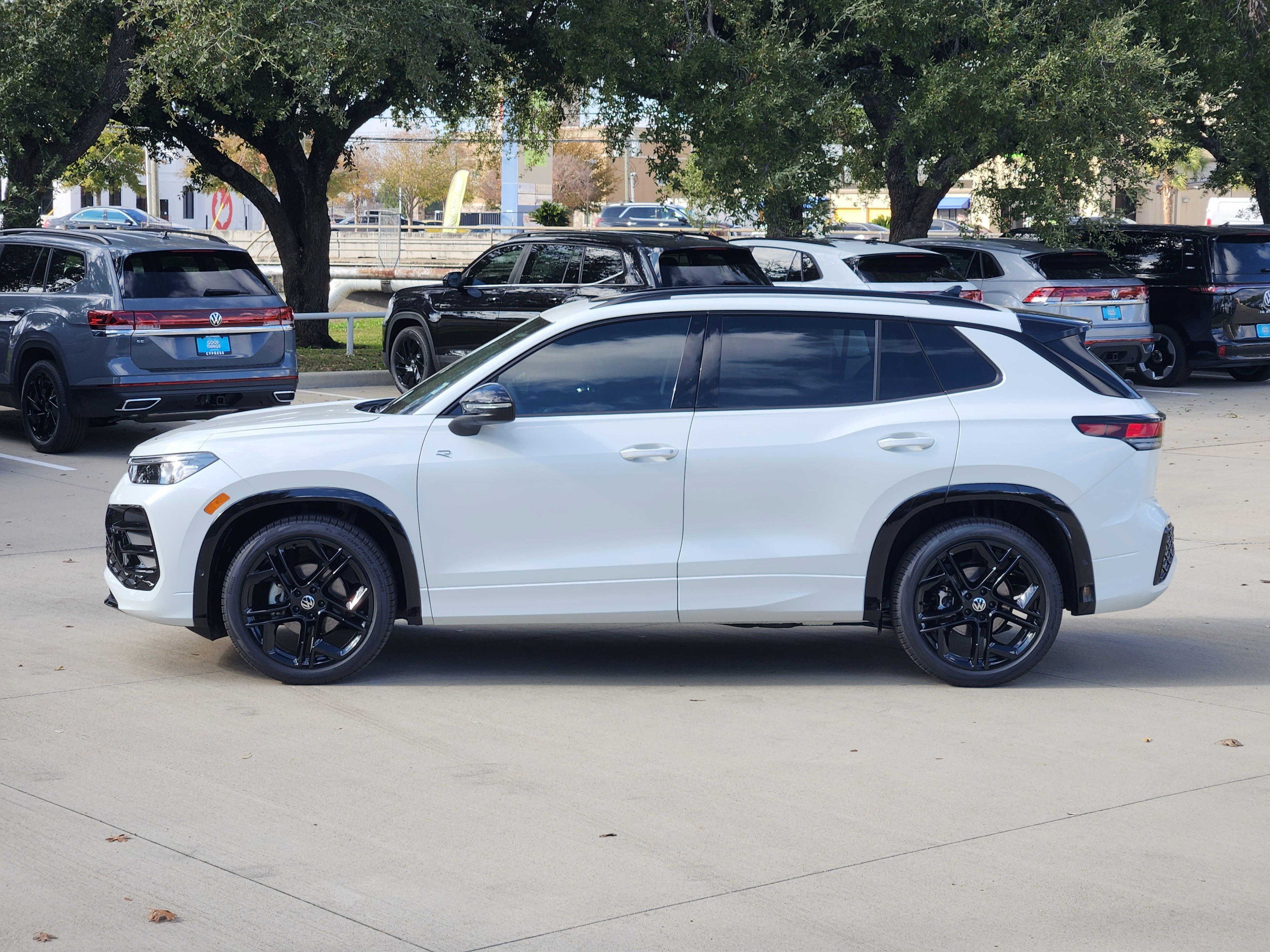 2026 Volkswagen Tiguan SE R-Line Black