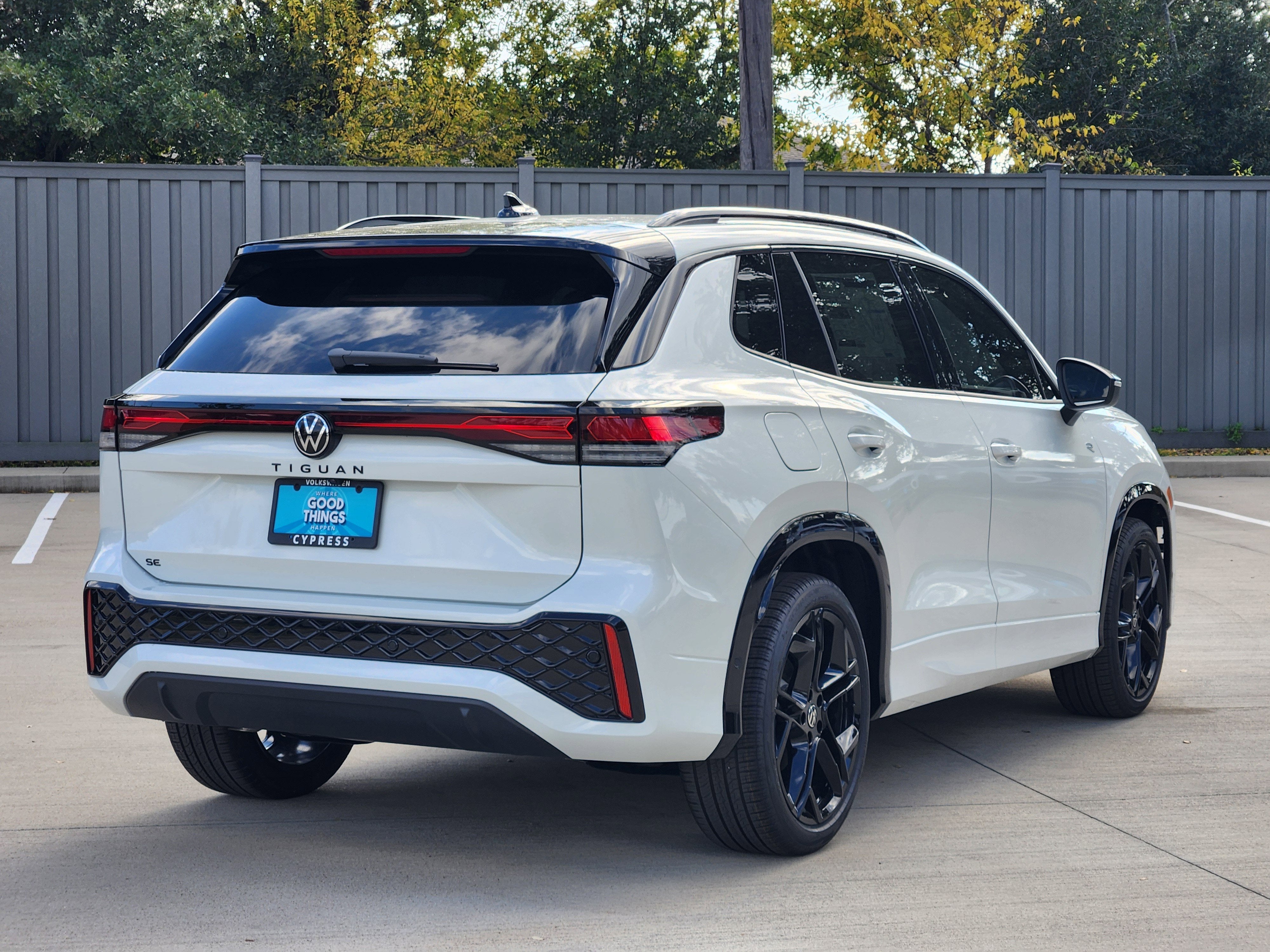 2026 Volkswagen Tiguan SE R-Line Black