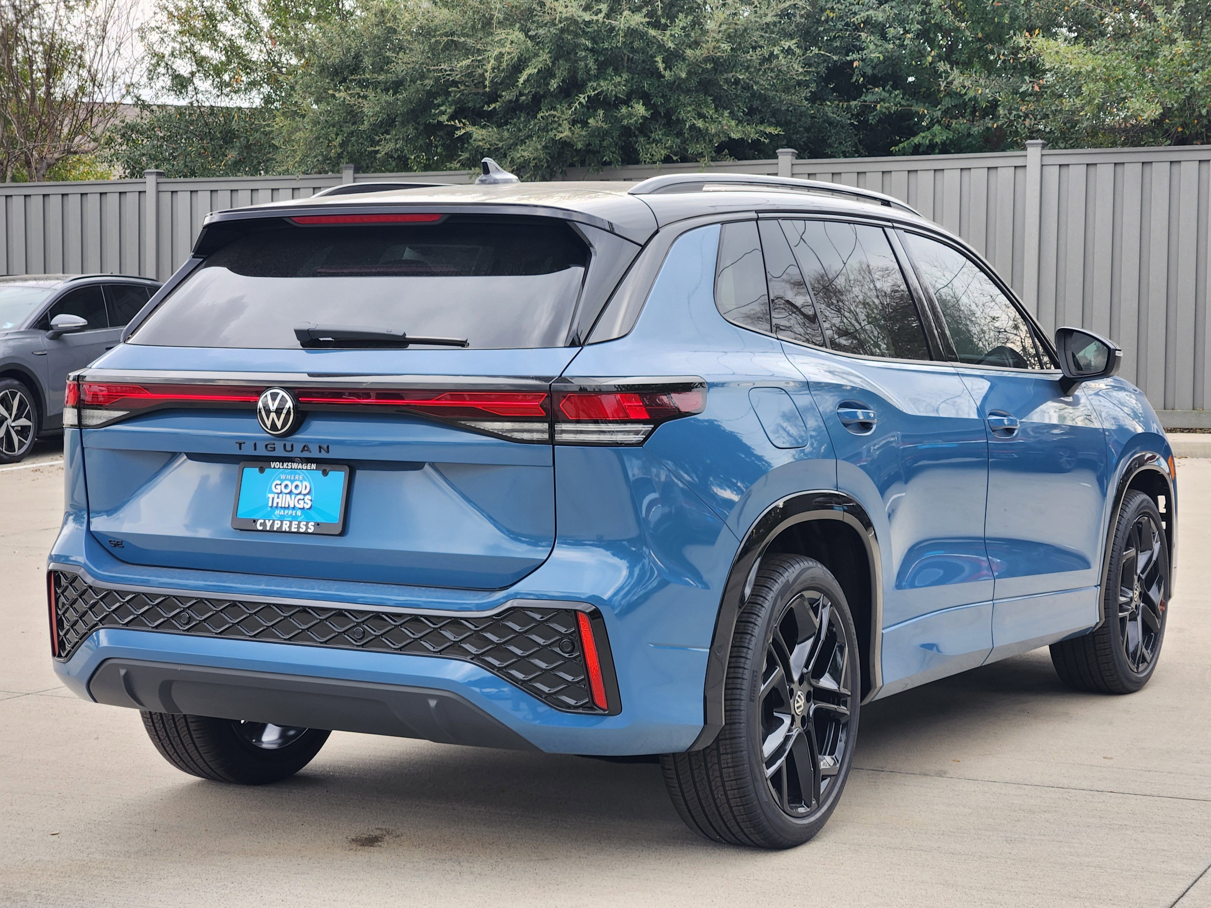 2026 Volkswagen Tiguan SE R-Line Black