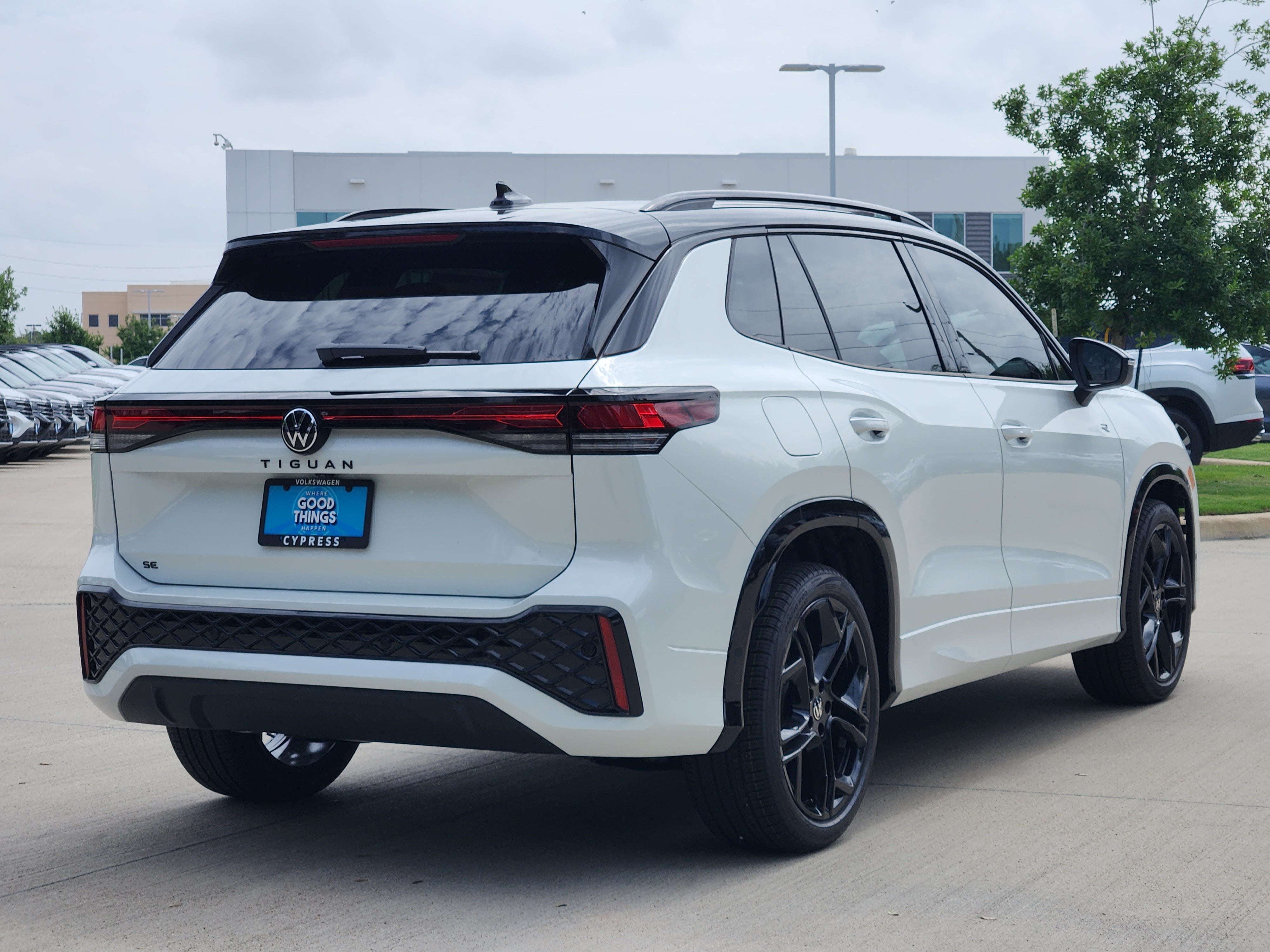 2026 Volkswagen Tiguan SE R-Line Black