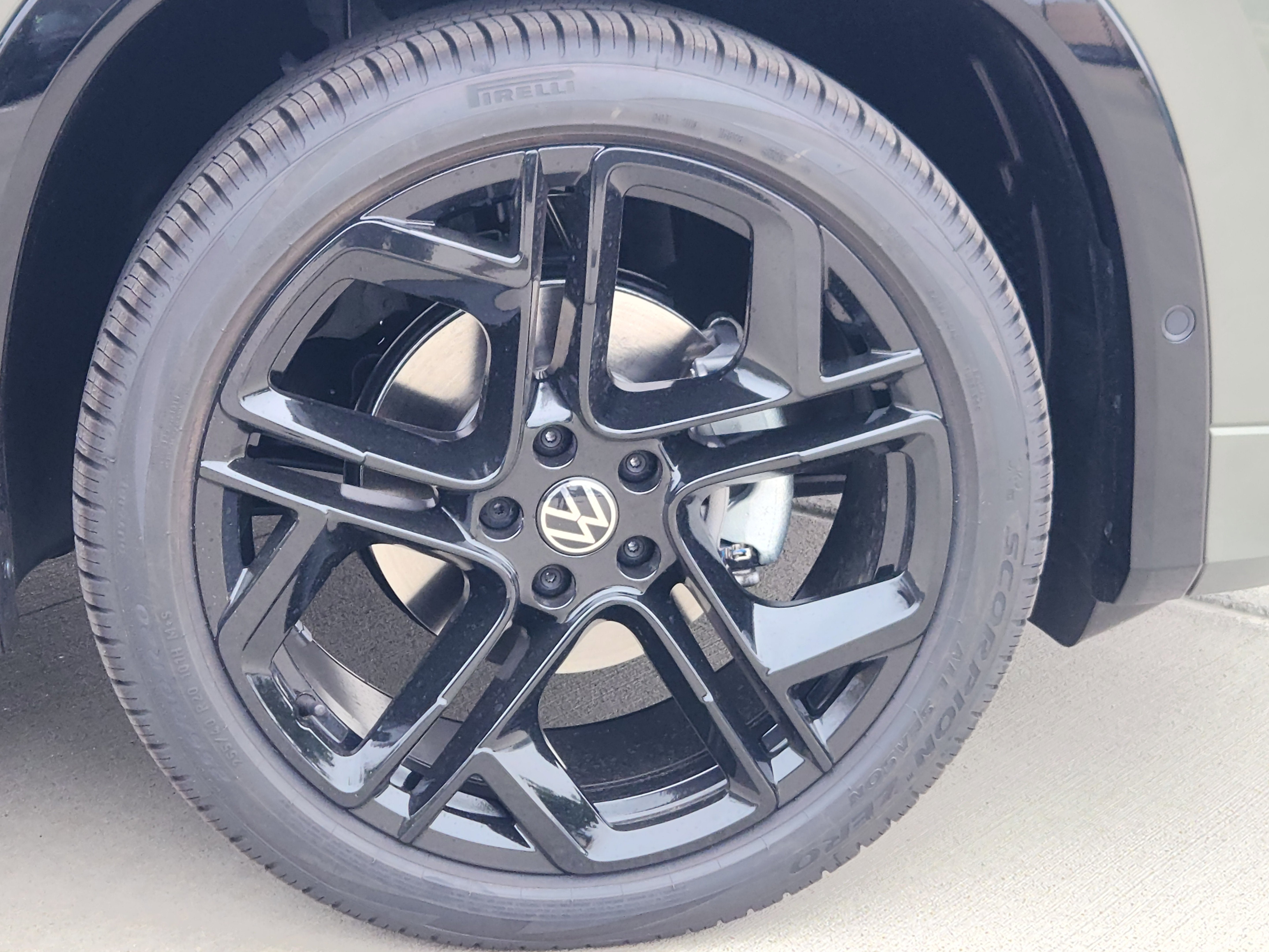 2026 Volkswagen Tiguan SE R-Line Black