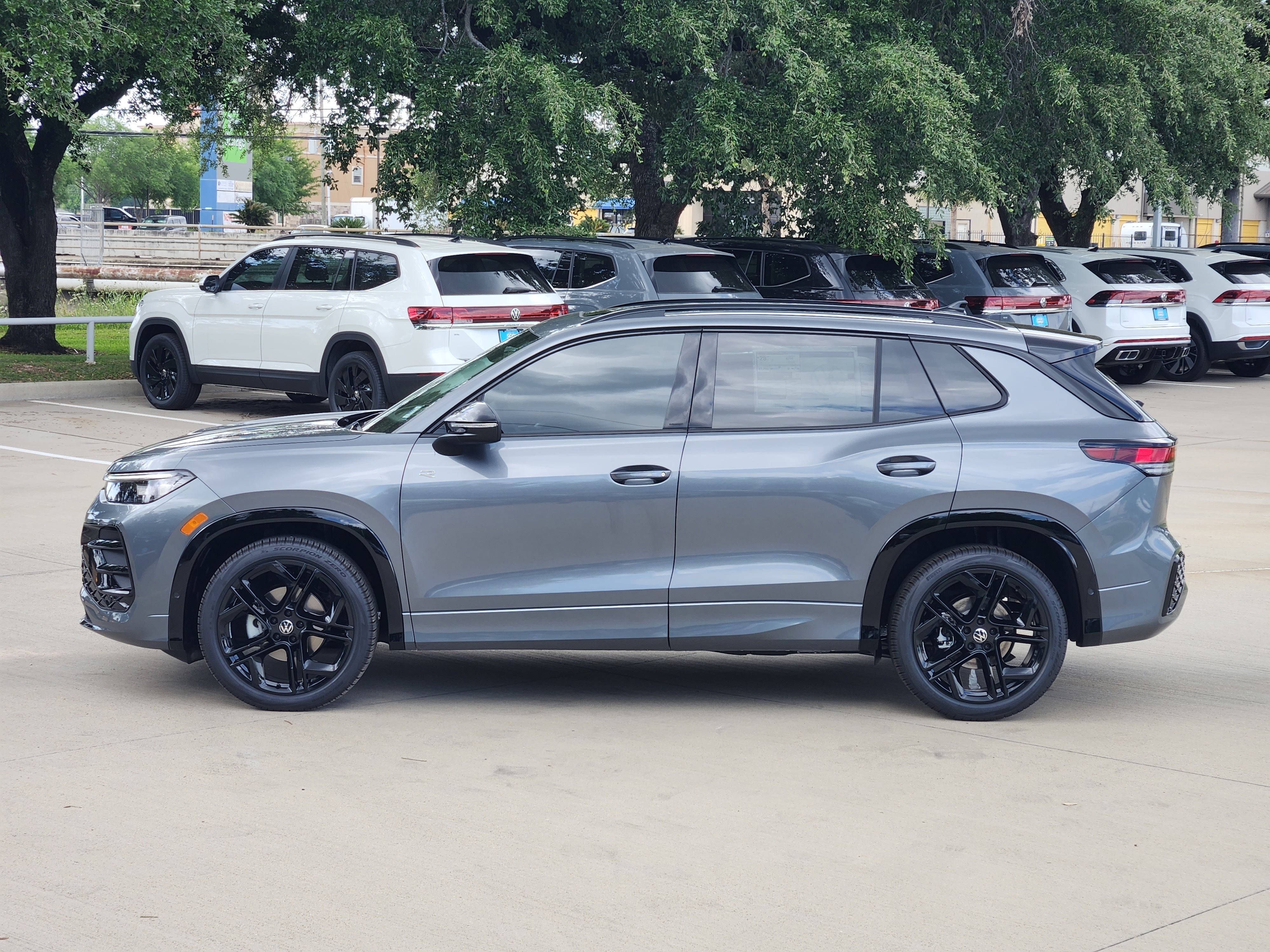 2026 Volkswagen Tiguan SE R-Line Black