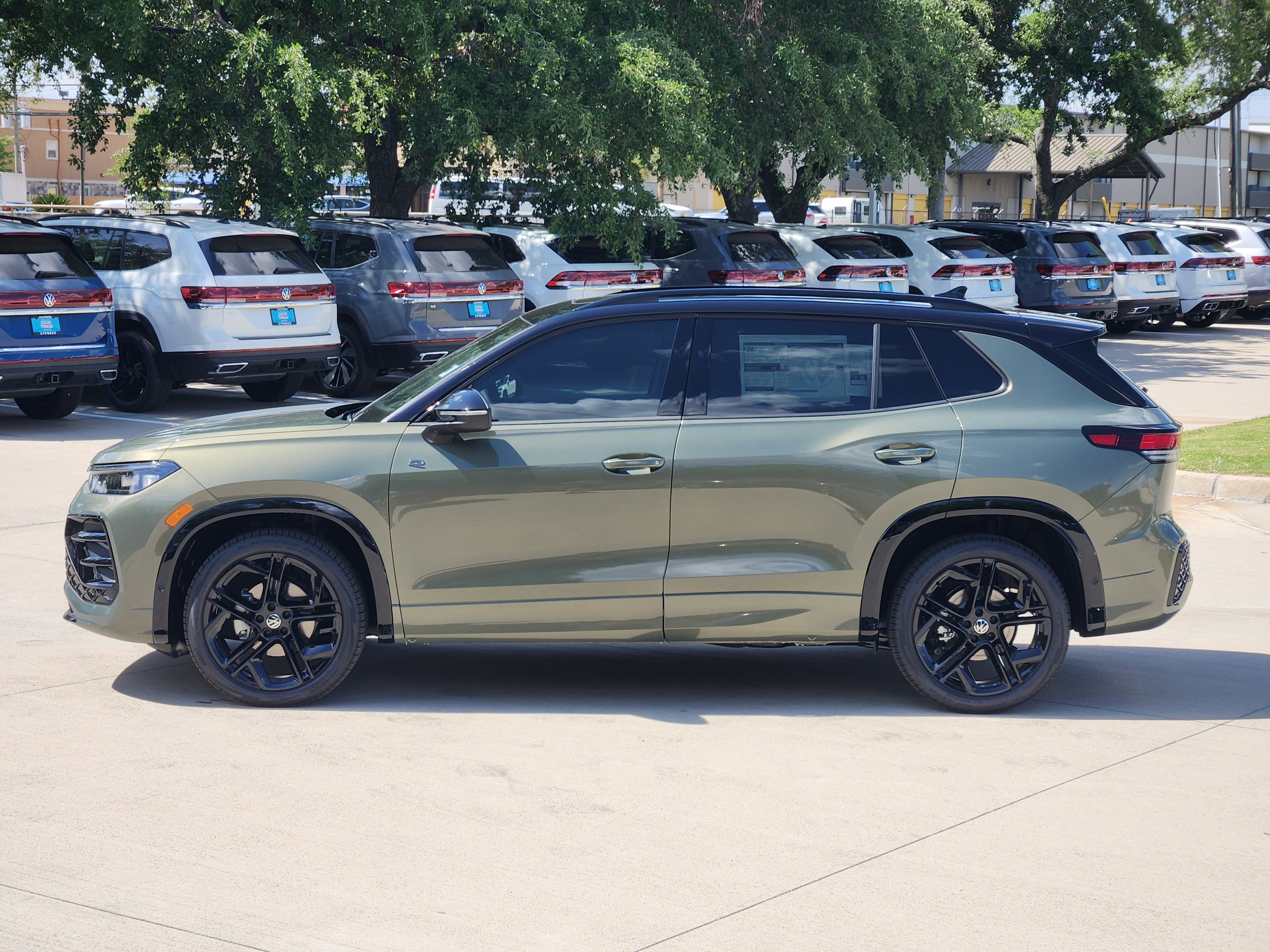 2026 Volkswagen Tiguan SE R-Line Black