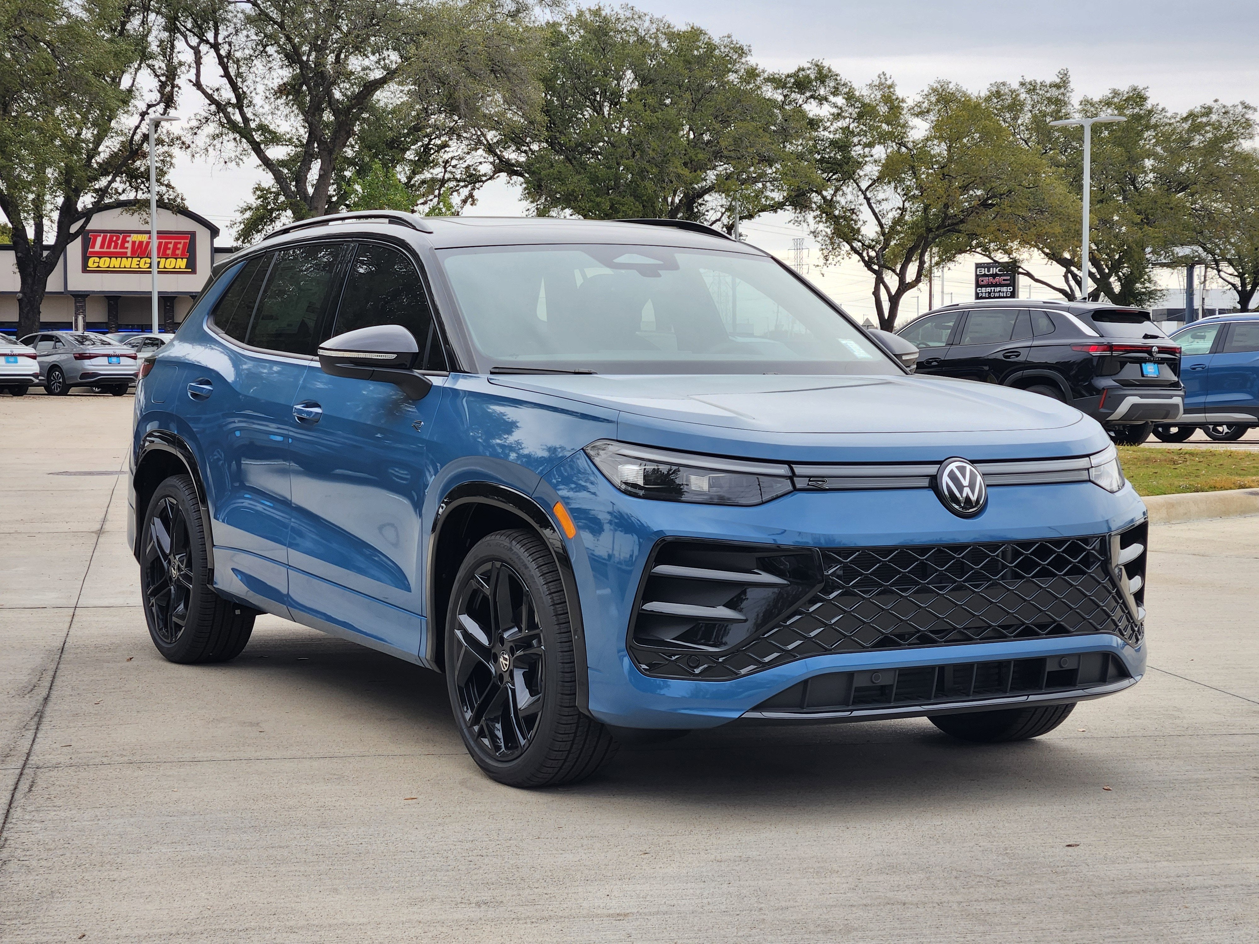 2026 Volkswagen Tiguan SE R-Line Black