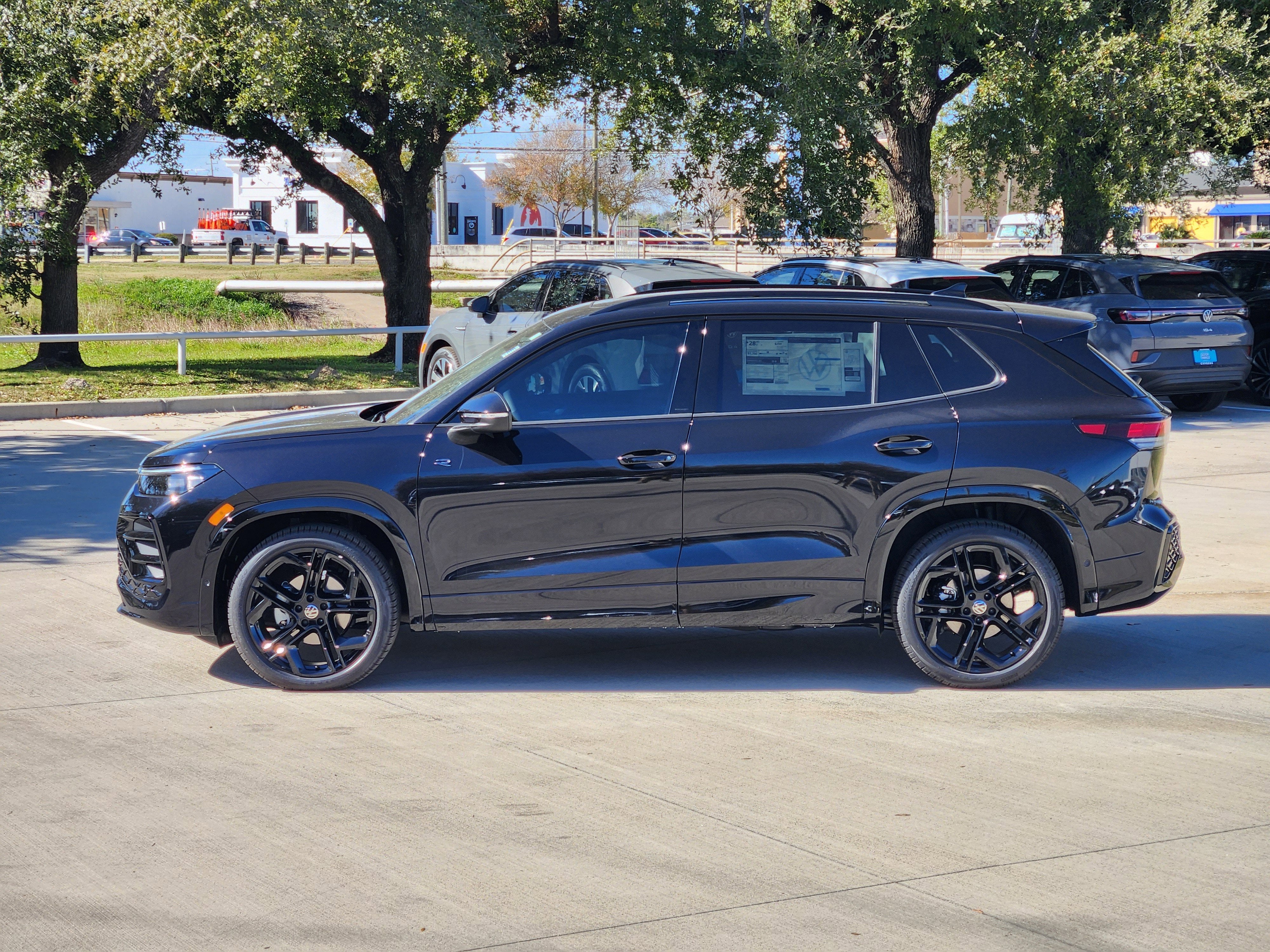 2026 Volkswagen Tiguan SE R-Line Black