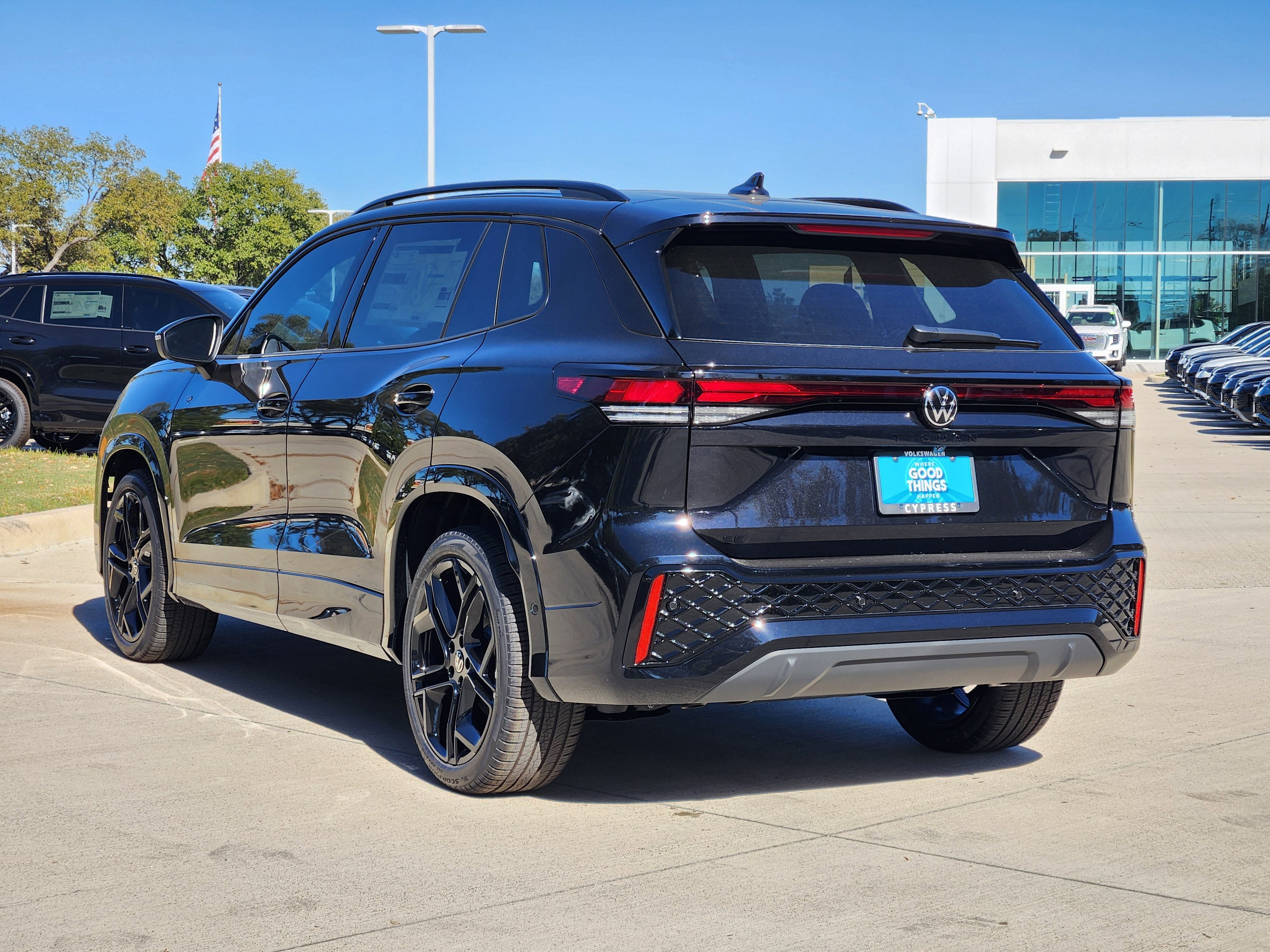 2026 Volkswagen Tiguan SE R-Line Black