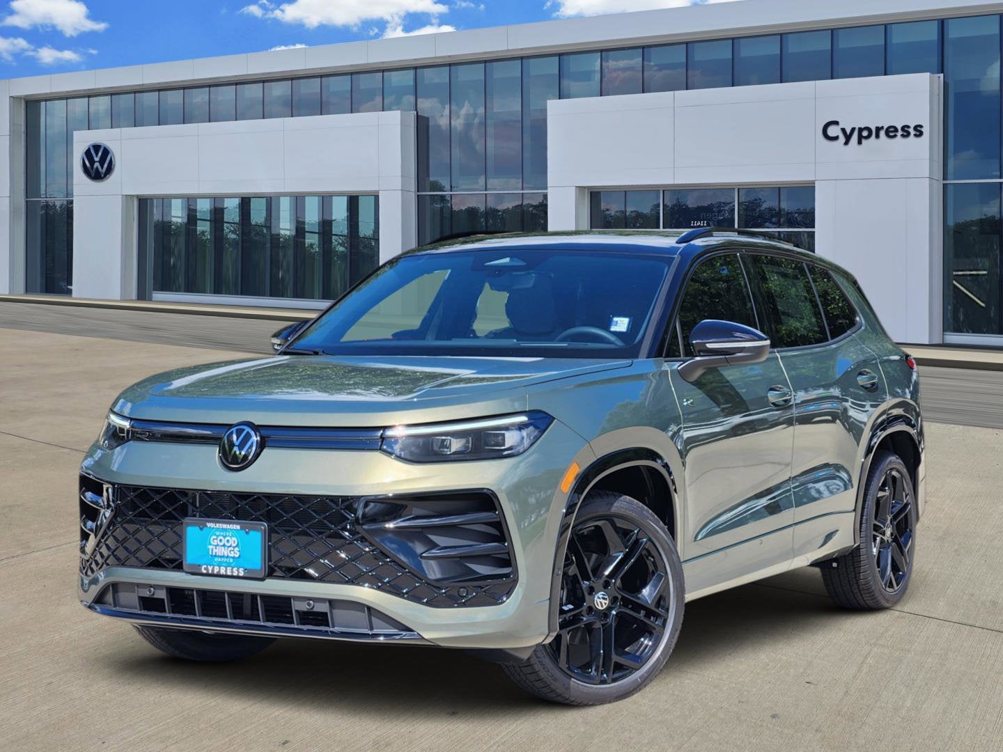 2026 Volkswagen Tiguan 2.0T SE R-Line Black's photo