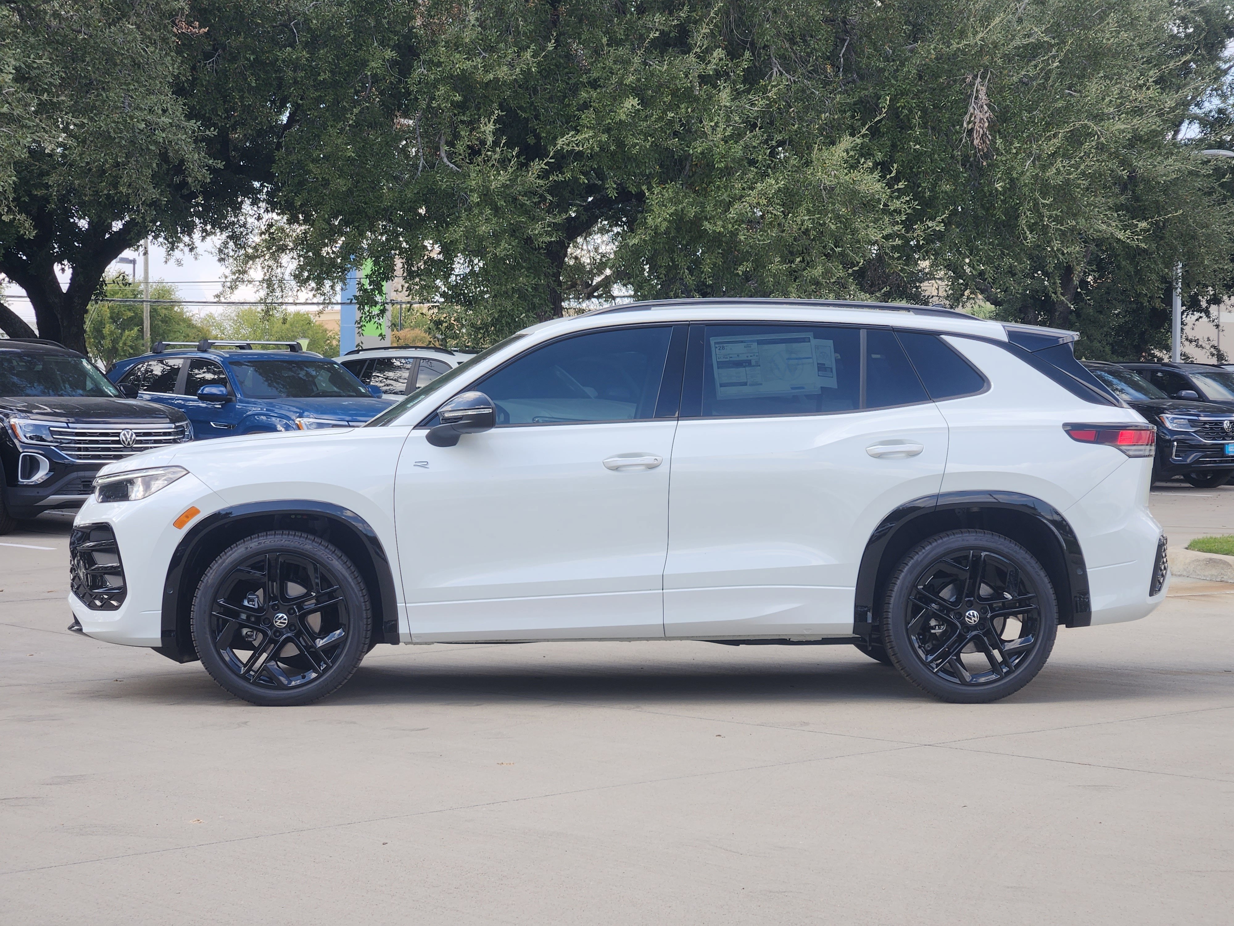 2026 Volkswagen Tiguan SE R-Line Black